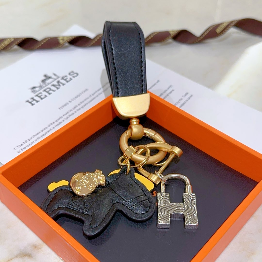 Luxurious Custom Hermes Key Buttons in Platinum with Fine Craftsmanship - 图片 1