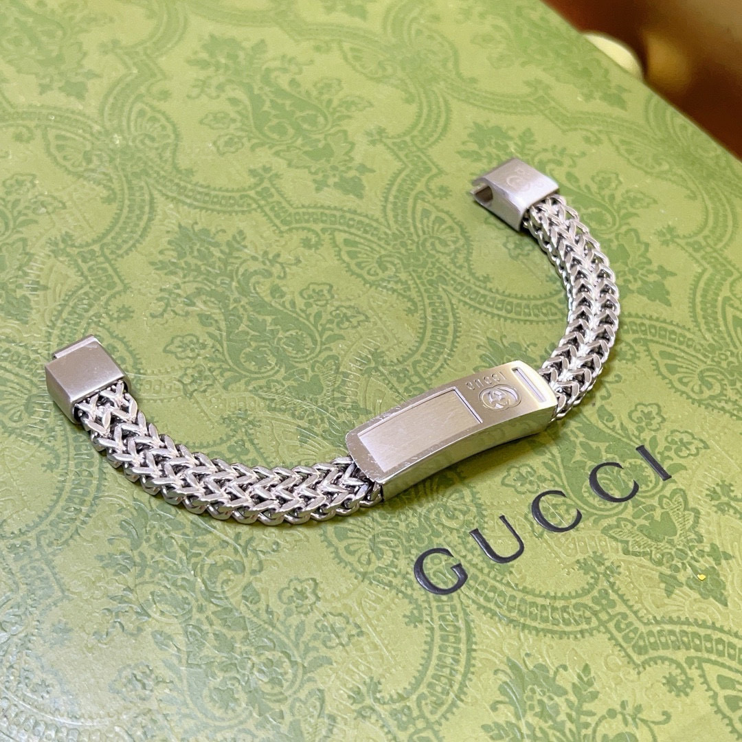 NO:109924,. The latest release of Gucci Gucci bracelets. The latest classic styles are exquisite, regardless of style or texture. You can understand it at a glance. The best choice for matching clothes. A must-have artifact for handsome guys, fine jewelry, gucci, gucci, bracelet19860909批. 最新出炉 Gucci古驰手链最新款的经典款 精致无论款式 质感 都是绝对的顶尖feel 只要看一眼就懂了超 nice 搭配衣服最佳的选择,帅哥必备神器,饰品精品,gucci,gucci,bracelet,Jewelry