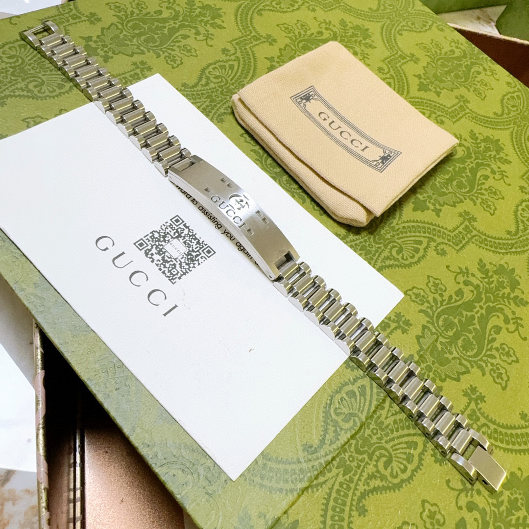 NO:109929,. Gucci recommended models 2025 are released. The latest classic model of Gucci bracelets. Exquisite, regardless of style or texture, is absolutely top feel. Just take a look. Super nice. The best choice for matching clothes. Recommended for men. Simple and atmospheric, low-key and luxurious. Boutique jewelry, gucci, gucci, bracelet19860909批 . 古驰推荐款2025最新出炉 Gucci古驰手链最新款的经典款 精致无论款式 质感 都是绝对的顶尖feel 只要看一眼就懂了 超 nice 搭配衣服最佳的选择,男士穿搭推荐 简单又大气,低调显奢华,饰品精品,gucci,gucci,bracelet,Jewelry