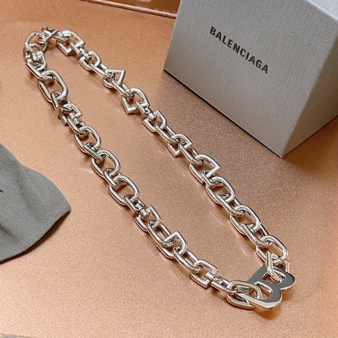 NO:109925,Batch original single product Balenciaga Necklace Balenciaga New necklace counter consistent details fine workmanship original logo Every detail process is in place Fine design craftsmanship Hot products shipped unique design Retro style Balenciaga Necklace I really like this necklace with good clothes and fine accessories, balenciaga, balenciaga, necklace19860909批 原单货新品 巴黎世家项链 Balenciaga 新款项链专柜一致 细节做工精细 原版logo 每个细节流程到位 设计工艺精细 火爆款出货 设计独特 复古风格 巴黎世家项链 好喜欢这根项链配衣服好看,饰品精品,balenciaga,balenciaga,necklace,Jewelry