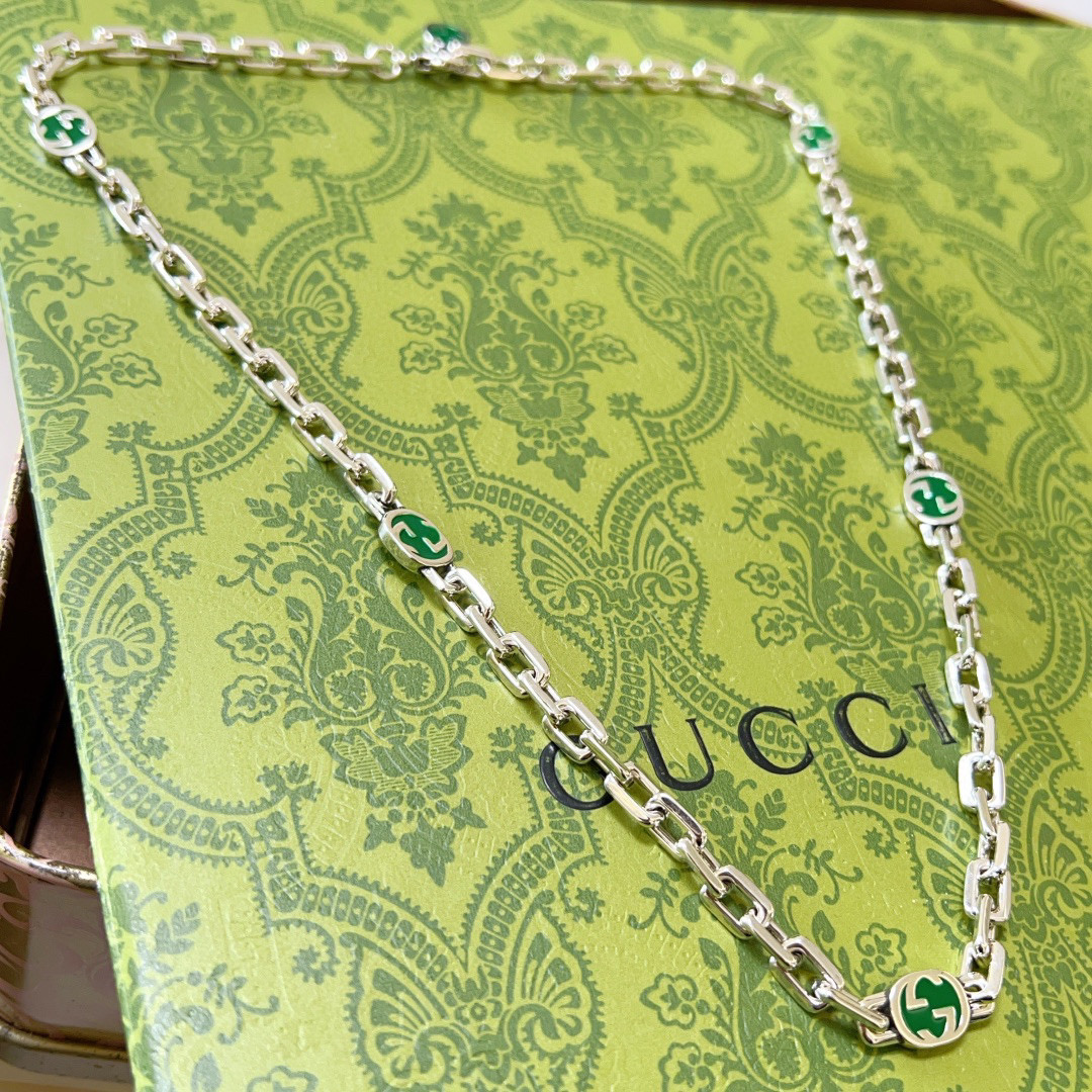 NO:109931,The new product is released simultaneously. Gucci green enamel is not explosive or released. The first choice for Douyin Internet celebrities. Gucci necklace latest set Franc green 6g necklace is higher grade. Celebrities have the same Anger Forest series design concept. Retro necklace makes high-end clothes more elegant and more brand-name and personality when going out. Details are used to treat the version. Non-market glossy style. This model has been released. Gucci is very good at matching. Premium accessories, gucci, necklace19860909批 同步新品发布古驰绿珐琅不爆不发 抖音带货网红首选 古驰项链最新款套装法郎绿6g项链档次更高明星同款Anger Forest系列设计理念复古项链 让高档的衣服搭配更有气质 出去更有牌面和个性 细节对版做旧处理 非市面亮面版型 这款一直在出 古驰里面热卖款 非常好搭配,饰品精品,gucci,necklace,Jewelry