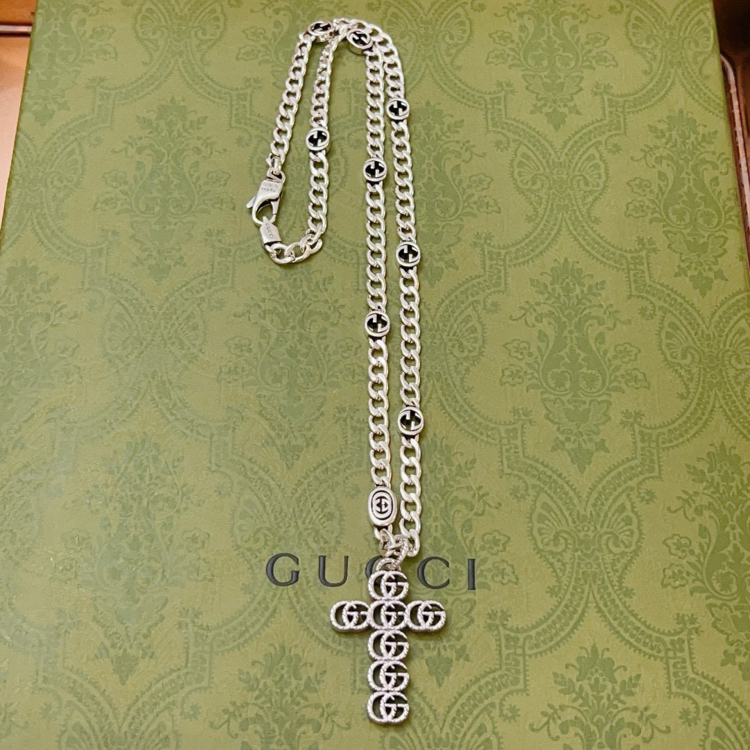 NO:110191,The latest style of Gucci necklaces is higher in chain grade, star style Anger Forest series double G classic necklace trendy casual series Gucci series retro silver necklace chain length 60 cm can be changed length Details are used for the old version Non-market glossy version This model has been released. Gucci is very good to match with trendy clothes, fine accessories, gucci, necklace19860909批古驰项链最新款链条档次更高明星同款Anger Forest系列双G经典款项链潮流休闲系列古驰系列复古银项链 链长60厘米可改长度 细节对版做旧处理 非市面亮面版型 这款一直在出 古驰里面热卖款 非常好搭配潮流衣服,饰品精品,gucci,necklace,Jewelry