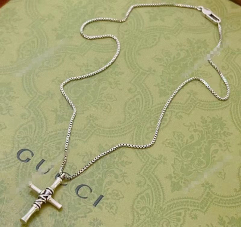 NO:105549,Praise, no explosion, no release, the first choice for online celebrities selling goods in Douyin, Gucci necklace, the latest chain style, the star style, the same style, Anger Forest series, double g retro tag cross pendant, high-end necklace, makes high-end clothes more elegant, and more brand-name and personality when going out, details are used to treat the version, non-market bright style, this model has been released, Gucci is very easy to match, fine jewelry, gucci, necklace19860909批 不爆不发 抖音带货网红首选 古驰项链最新款链条档次更高明星同款Anger Forest系列双g复古吊牌十字架吊坠高端项链 让高档的衣服搭配更有气质 出去更有牌面和个性 细节对版做旧处理 非市面亮面版型 这款一直在出 古驰里面热卖款 非常好搭配,饰品精品,gucci,necklace,Jewelry