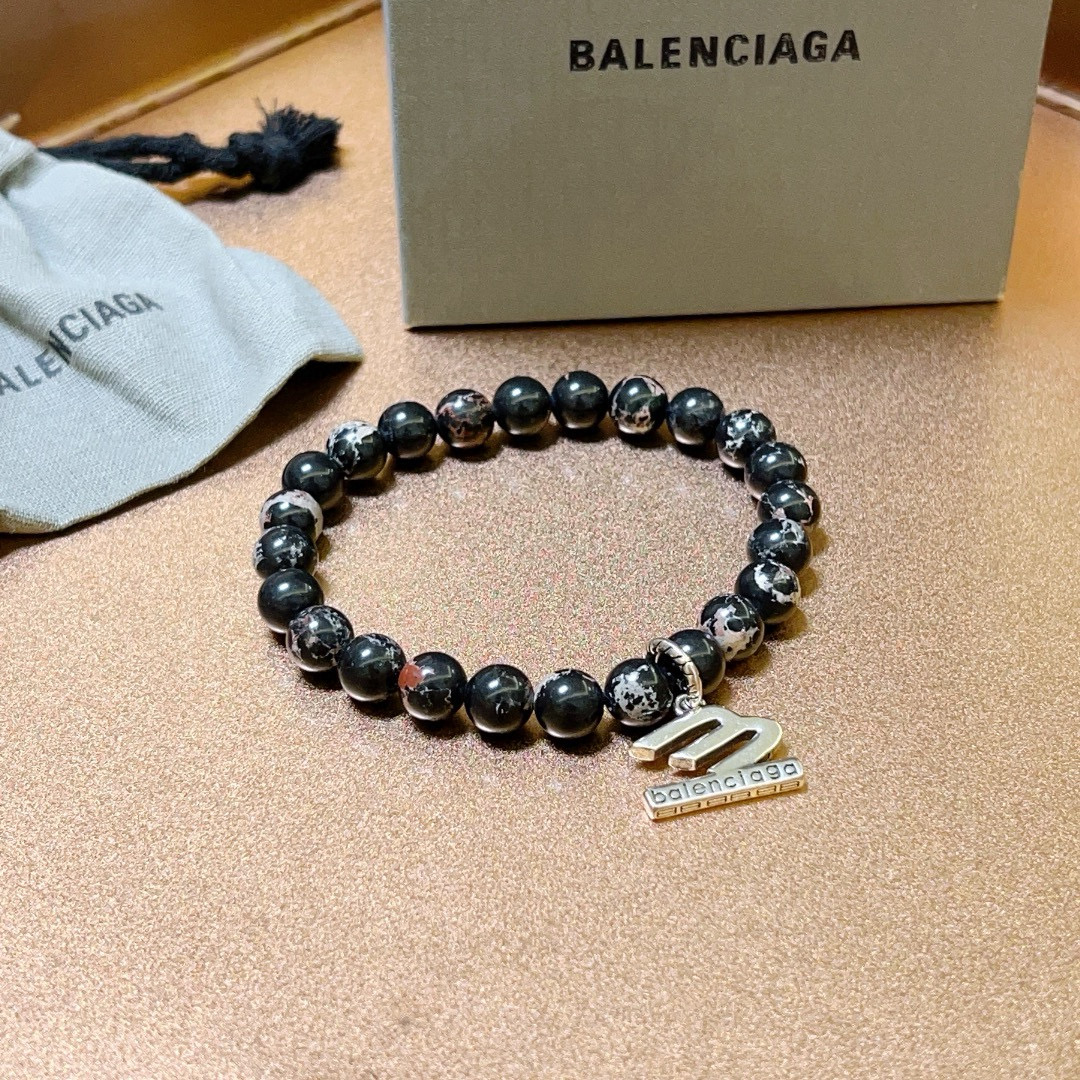 Summary: 233 New Collection Editions in Black, Silver, and Natural Materials - 图片 2