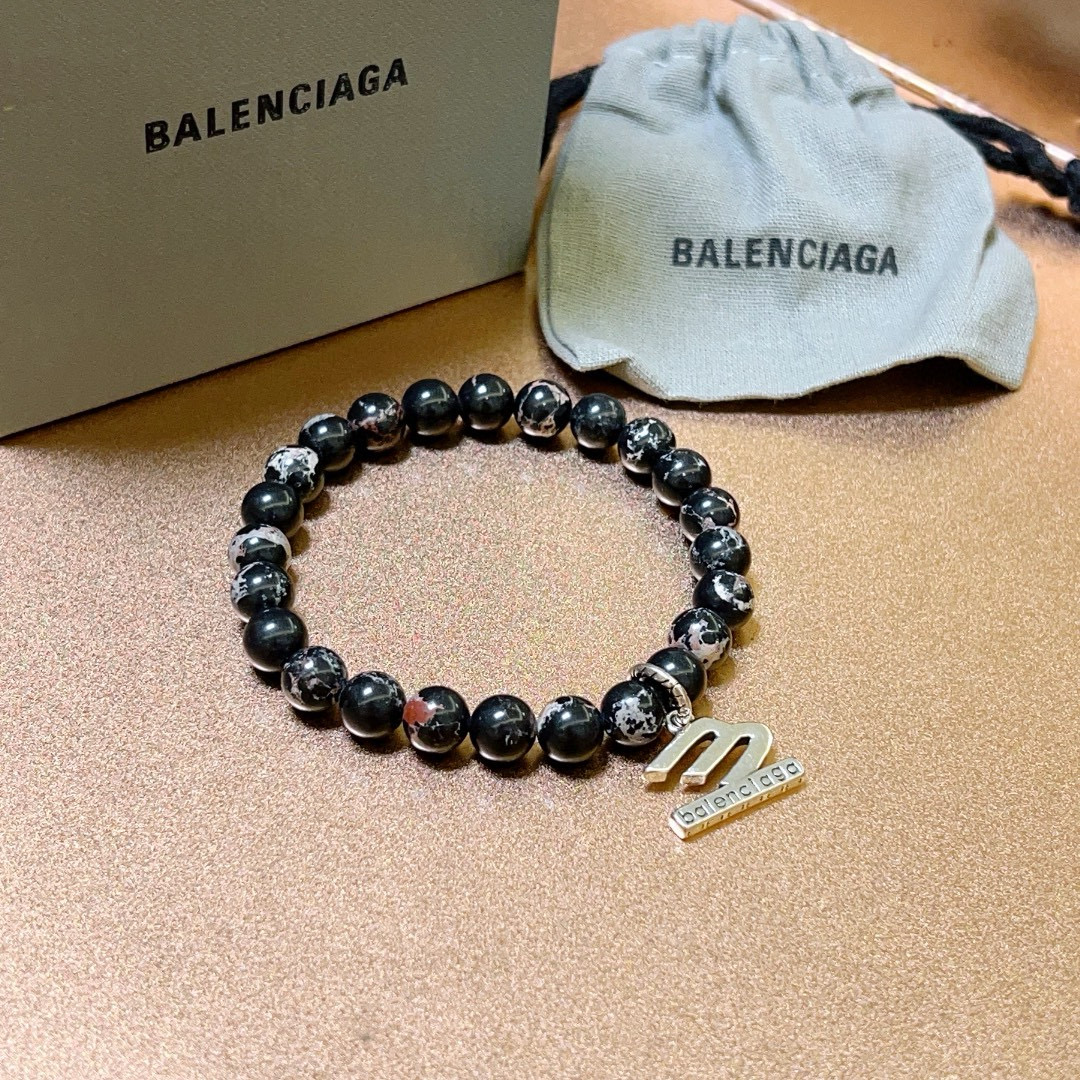 Summary: 233 New Collection Editions in Black, Silver, and Natural Materials - 图片 4