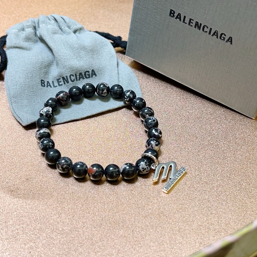 Summary: 233 New Collection Editions in Black, Silver, and Natural Materials - 图片 7