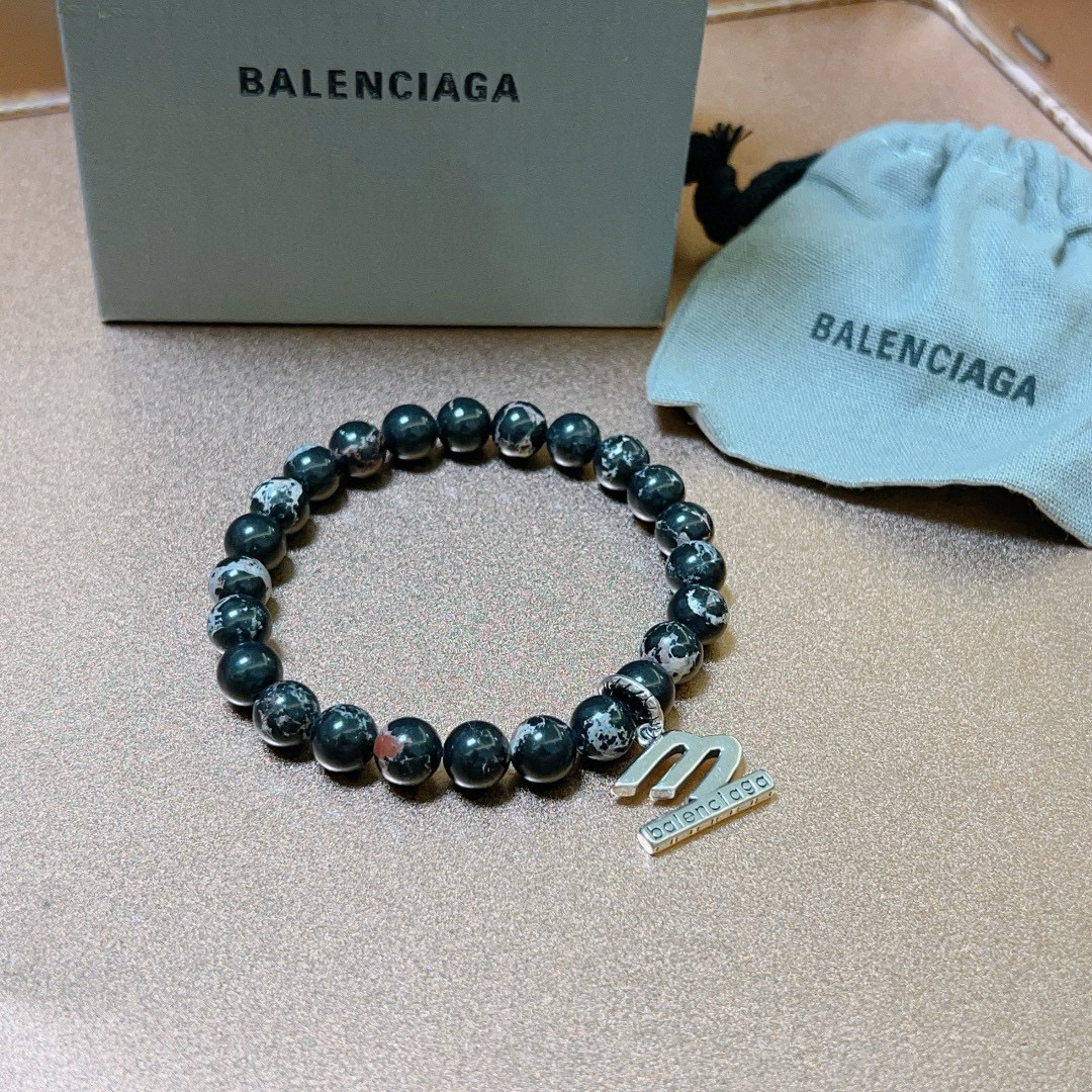 Summary: 233 New Collection Editions in Black, Silver, and Natural Materials - 图片 8