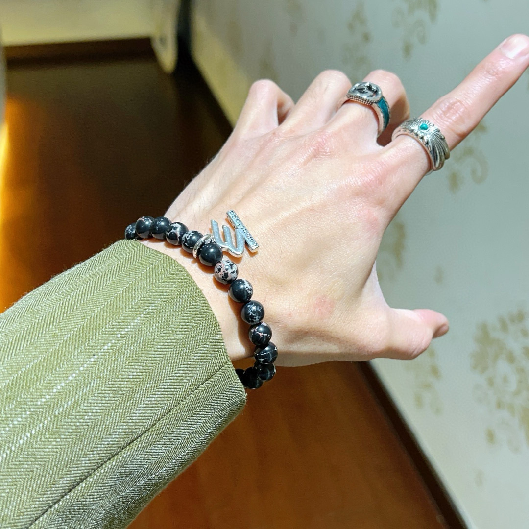 Summary: 233 New Collection Editions in Black, Silver, and Natural Materials - 图片 6