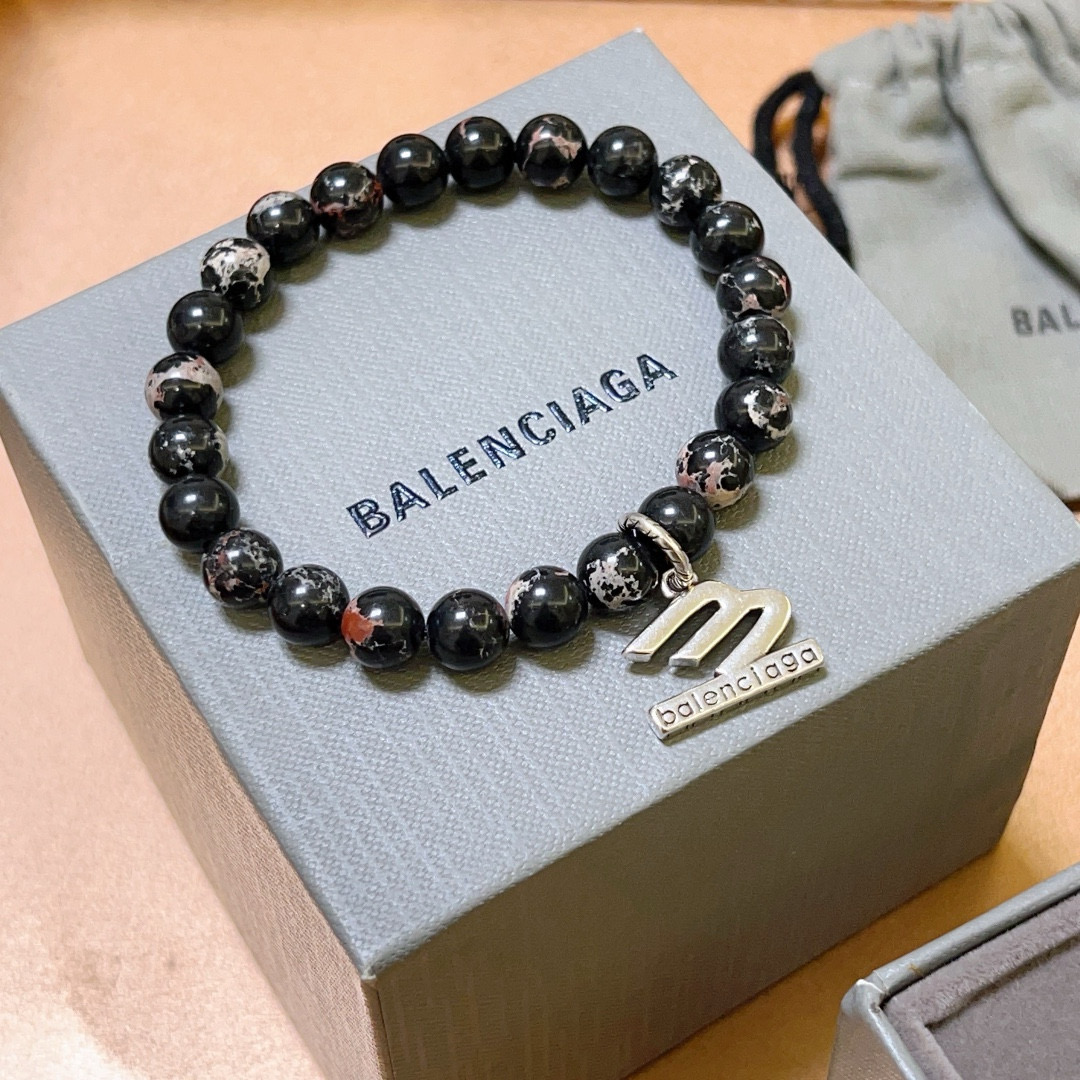 Summary: 233 New Collection Editions in Black, Silver, and Natural Materials - 图片 5