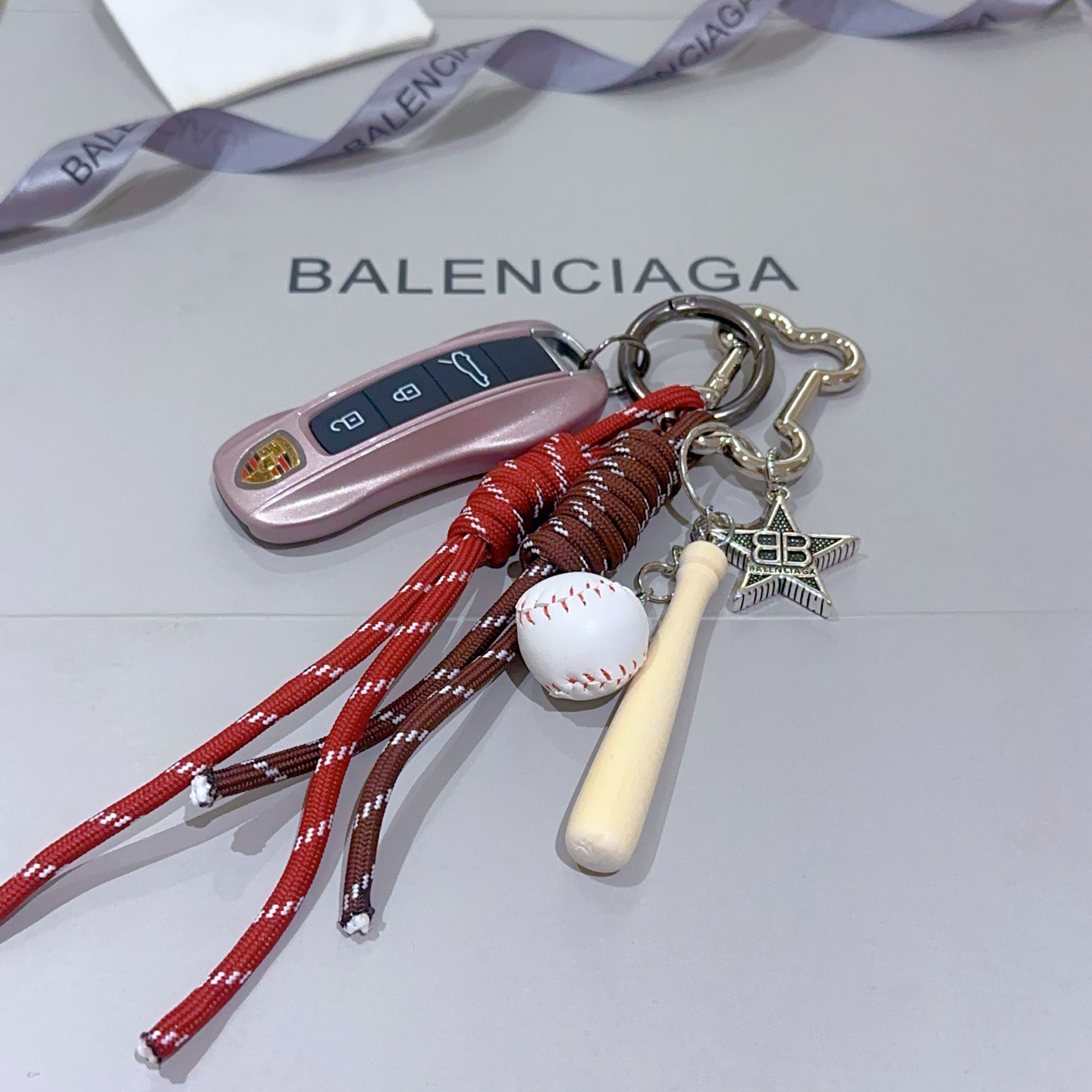 “New Paris Family Bag Key Button Collection with Classic Joint Design” - 图片 1