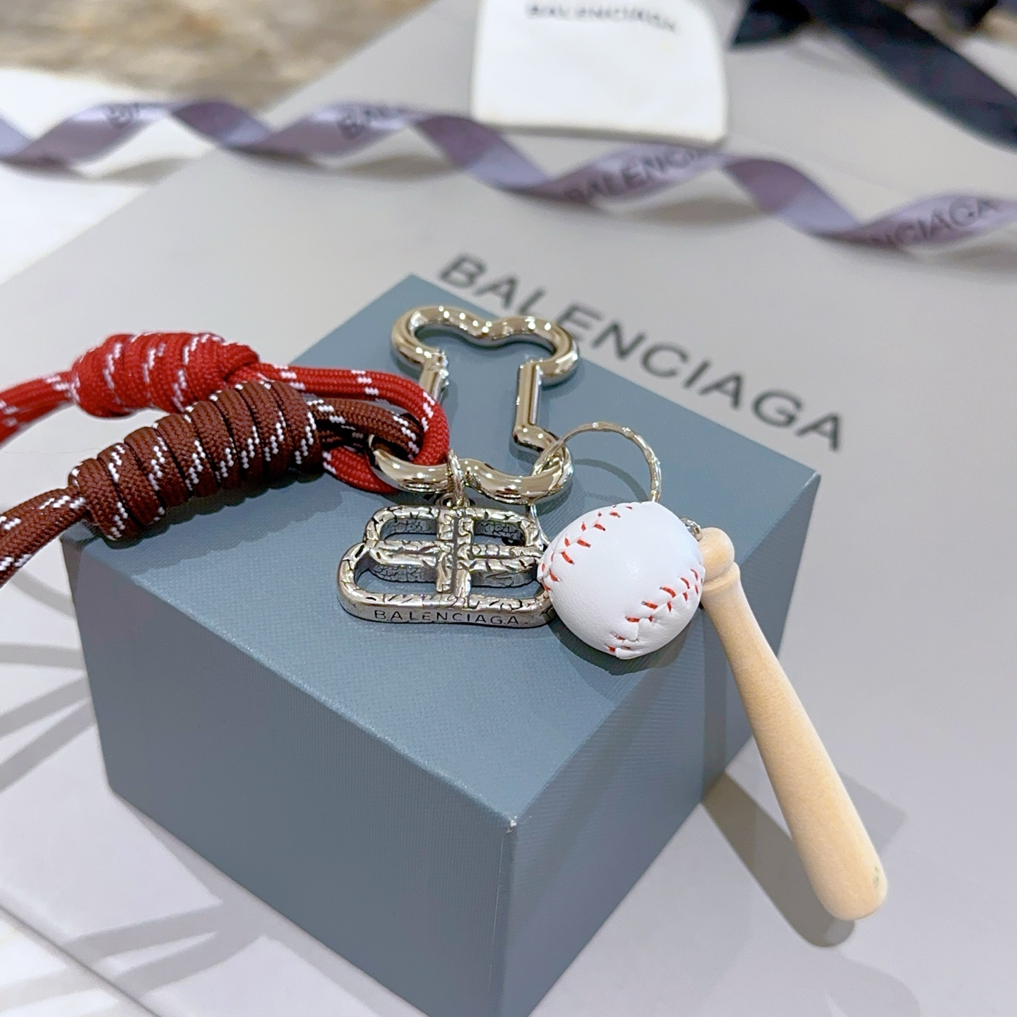“Paris Family Bag Key Button: Latest Release of 168 New Items” - 图片 2