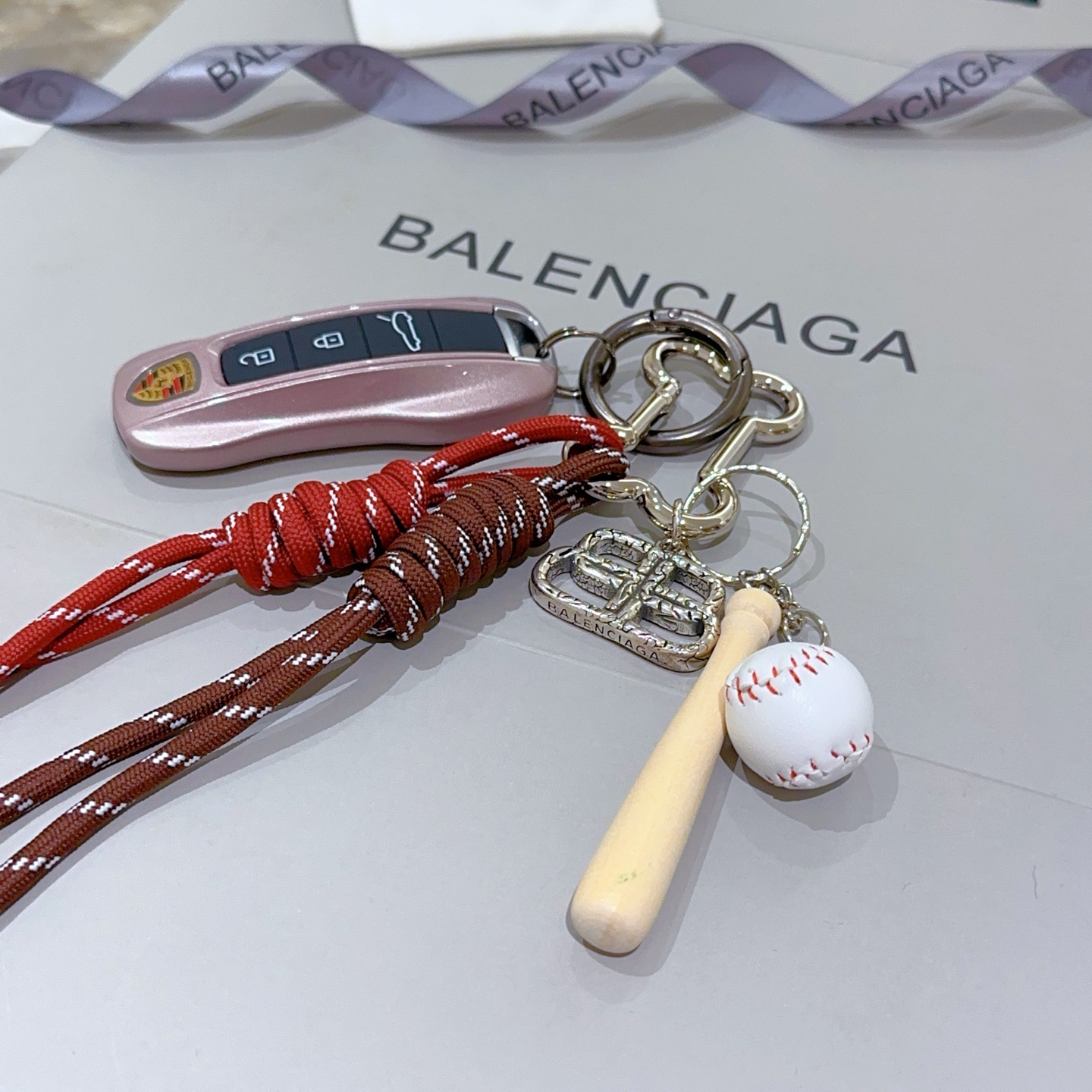 “Paris Family Bag Key Button: Latest Release of 168 New Items” - 图片 4