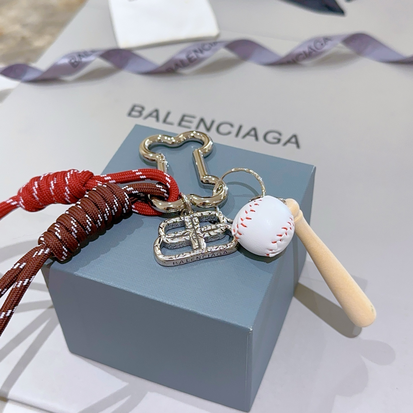 “Paris Family Bag Key Button: Latest Release of 168 New Items” - 图片 5
