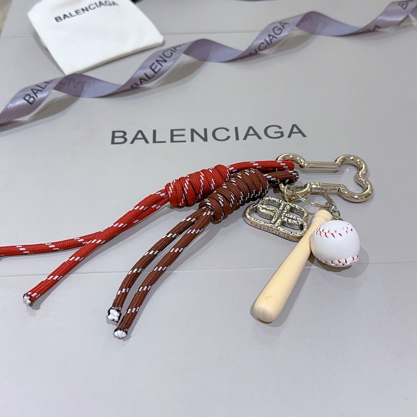 “Paris Family Bag Key Button: Latest Release of 168 New Items” - 图片 3