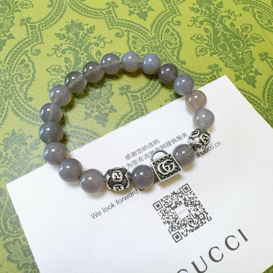 NO:105191,Buy Gucci bracelets are the same as men and women. The latest natural agate bracelets are higher in grade. Stars are the same as Anger Forest series double G agate bracelets. Size: 16-24 cm. Details are used to treat the old version. Non-market bright version. This one is always being made on the market. Gucci is popular in the hot-selling model. Very easy to match clothes, fine accessories, gucci, bracelet19860909批 古驰手链男女同款 最新款天然玛瑙手链档次更高明星同款Anger Forest系列双G玛瑙手链 尺寸:16-24厘米 细节对版做旧处理 非市面亮面版型 非市面普通做这款一直在出 古驰里面热卖款 非常好搭配衣服,饰品精品,gucci,bracelet,Jewelry