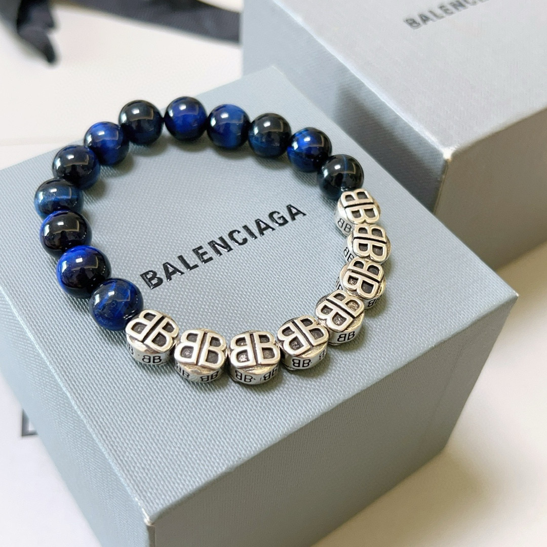 Handmade Parisian Bracelets Collection with Superstitious and Retro Style Influences - 图片 5