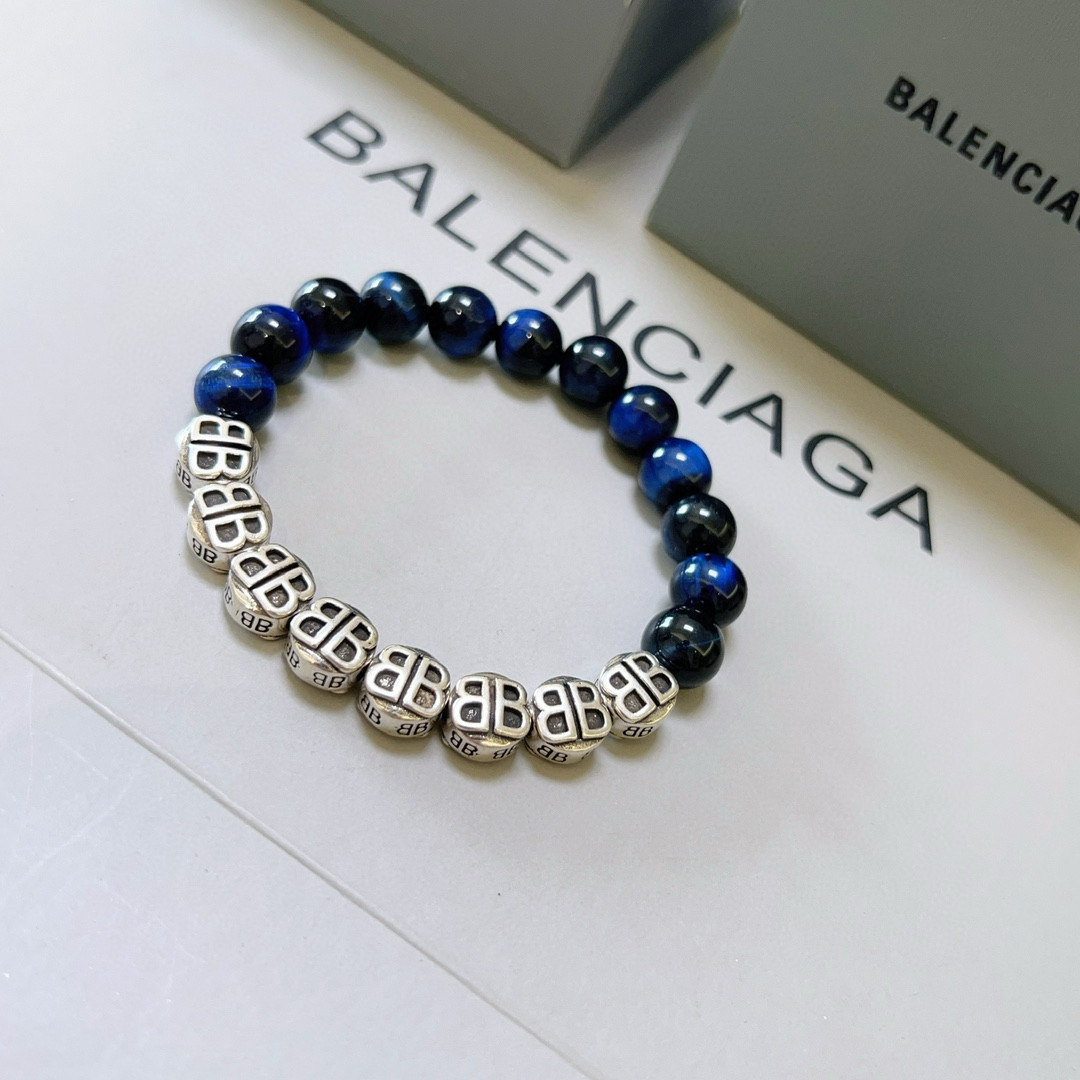 Handmade Parisian Bracelets Collection with Superstitious and Retro Style Influences - 图片 2