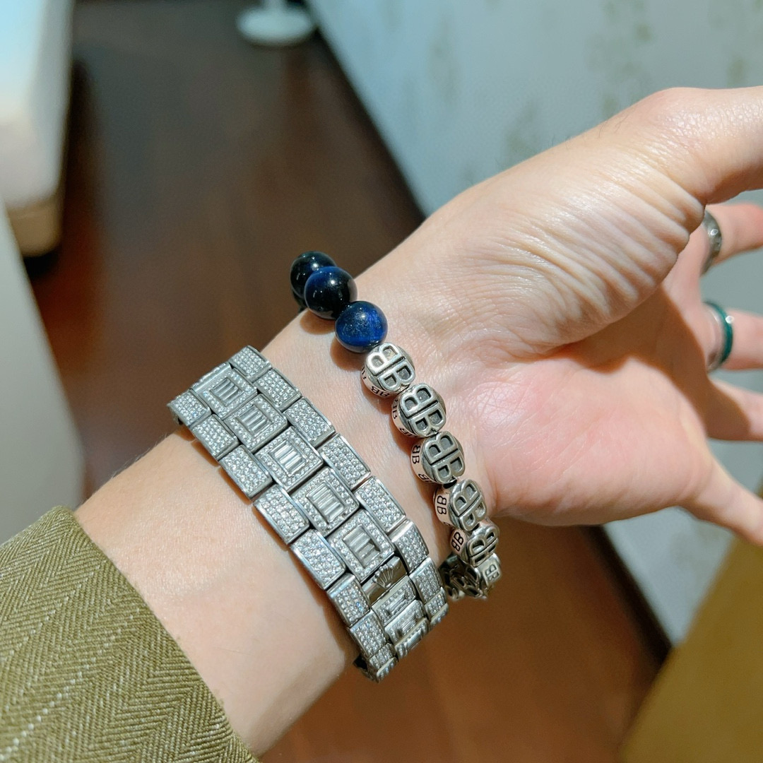 Handmade Parisian Bracelets Collection with Superstitious and Retro Style Influences - 图片 4