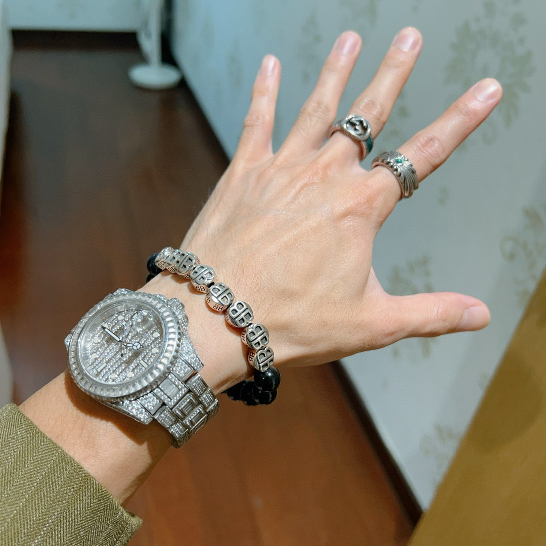 Handmade Parisian Bracelets Collection with Superstitious and Retro Style Influences - 图片 3