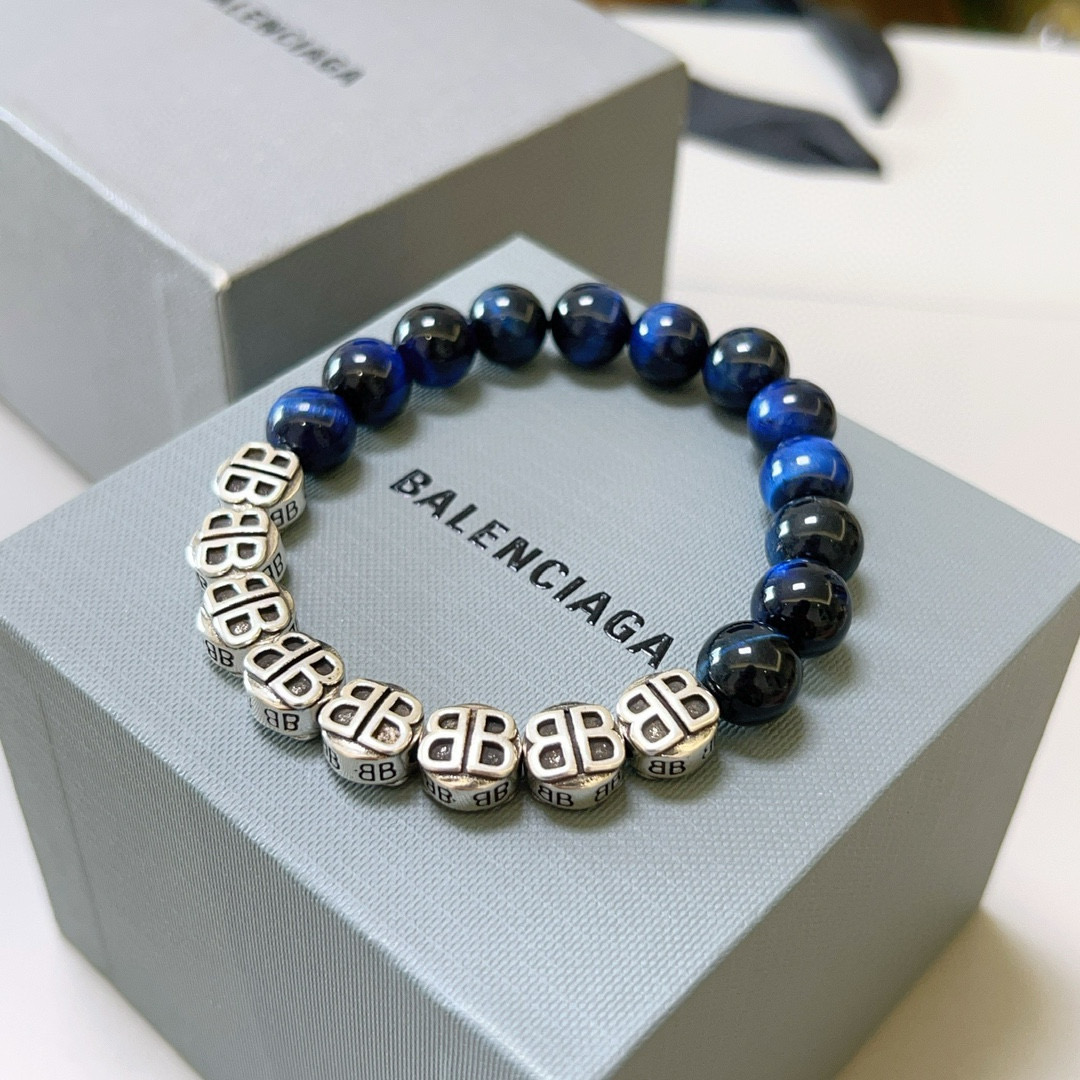 Handmade Parisian Bracelets Collection with Superstitious and Retro Style Influences - 图片 6