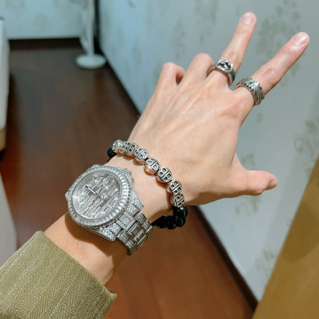 Handmade Parisian Bracelets Collection with Superstitious and Retro Style Influences - 图片 7
