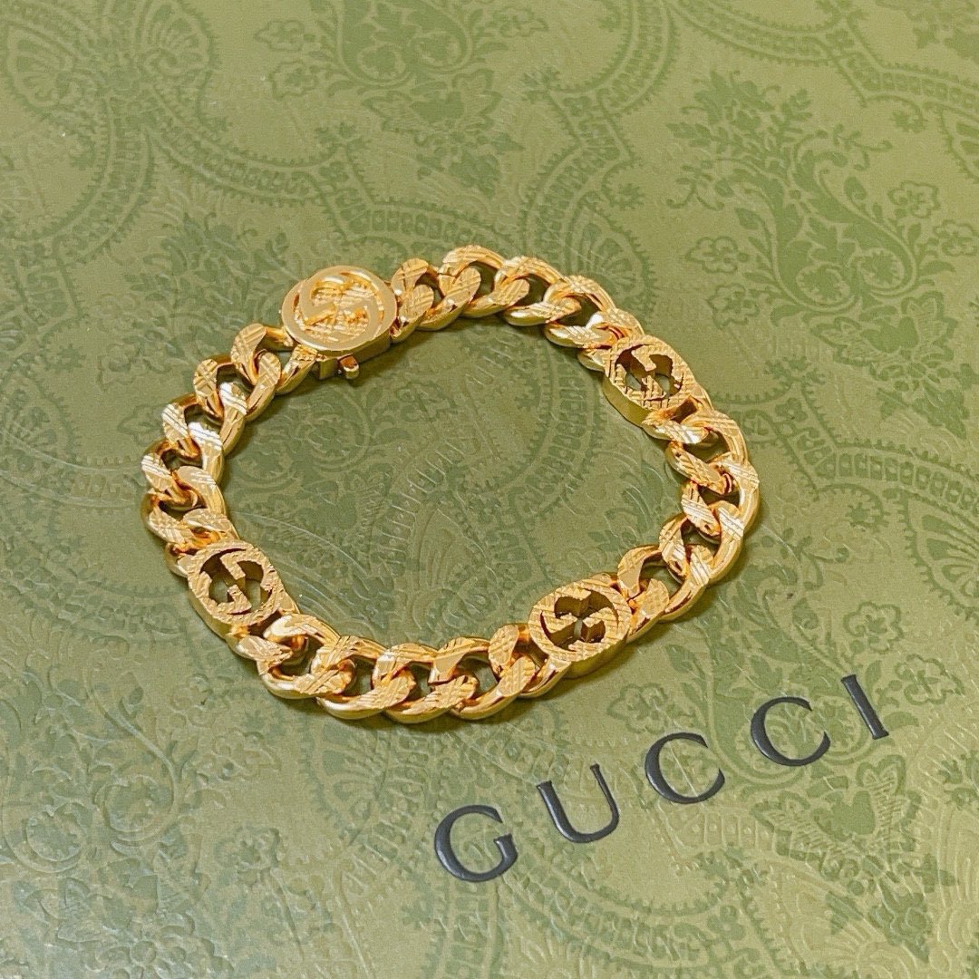 NO:105071,2025 Newly released Gucci Gucci bracelet The latest classic model is exquisite, regardless of style or texture, and it is absolutely top feel. Just take a look and you will understand the original logo. Super nice. The best choice for matching clothes. It is a must-have artifact for men and women. The number of codes is 18.20.22 cm, jewelry quality, gucci, gucci, bracelet19860909批. 2025新出炉 Gucci古驰手链最新款的经典款 精致无论款式 质感 都是绝对的顶尖feel 只要看一眼就懂了原版logo 超 nice 搭配衣服最佳的选择,男女同款必备神器 码数18.20.22厘米,饰品精品,gucci,gucci,bracelet,Jewelry