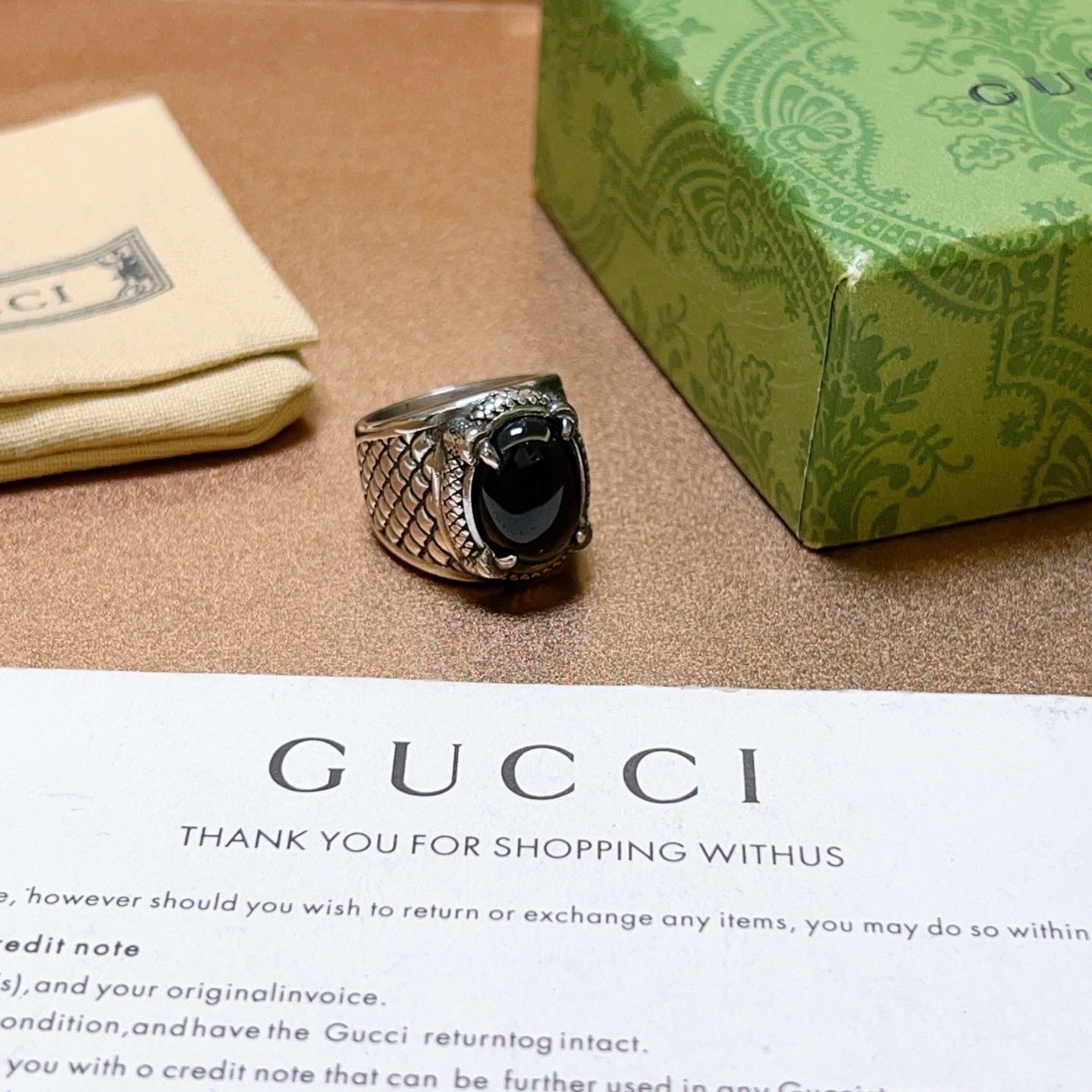 NO:105083,The latest style of Gucci rings, natural black agate, has higher grades, star style, same style, Anger Forest series, pure handmade craftsmanship, Gucci ring, details, pure handmade, non-market bright style, this model has been released, Gucci, hot-selling models, very easy to match with trendy clothes, beautiful sizes 7 8 9 10 11, jewelry quality, gucci, ring19860909批.古驰戒指最新款式天然黑玛瑙档次更高明星同款Anger Forest系列双G纯手工制作工艺 古驰戒指 细节对版纯手工处理 非市面亮面版型 这款一直在出 古驰里面热卖款 非常好搭配潮流衣服码数美 7 8 9 10 11,饰品精品,gucci,ring,Jewelry