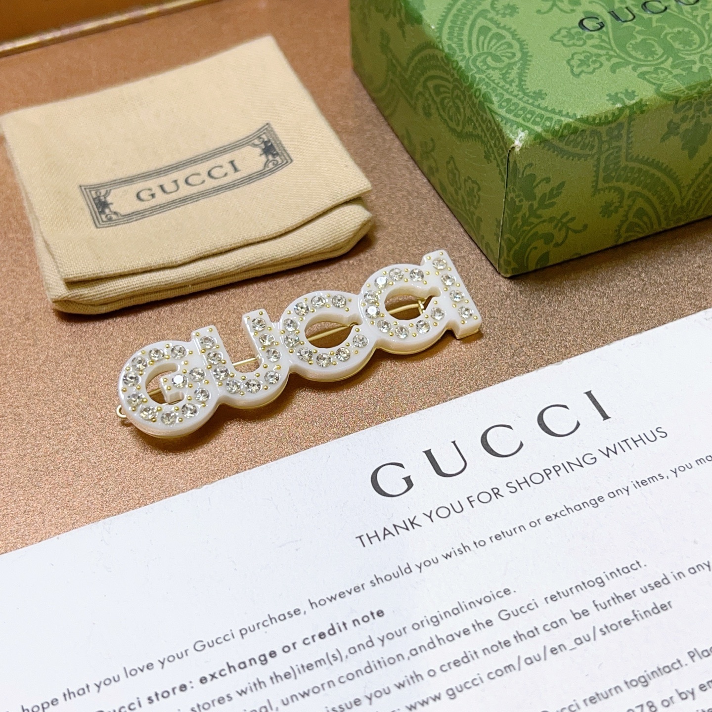 “Stylish GUCCI Accessories Showcased by T.A. Celebrities: Elegance and Fashion” - 图片 1