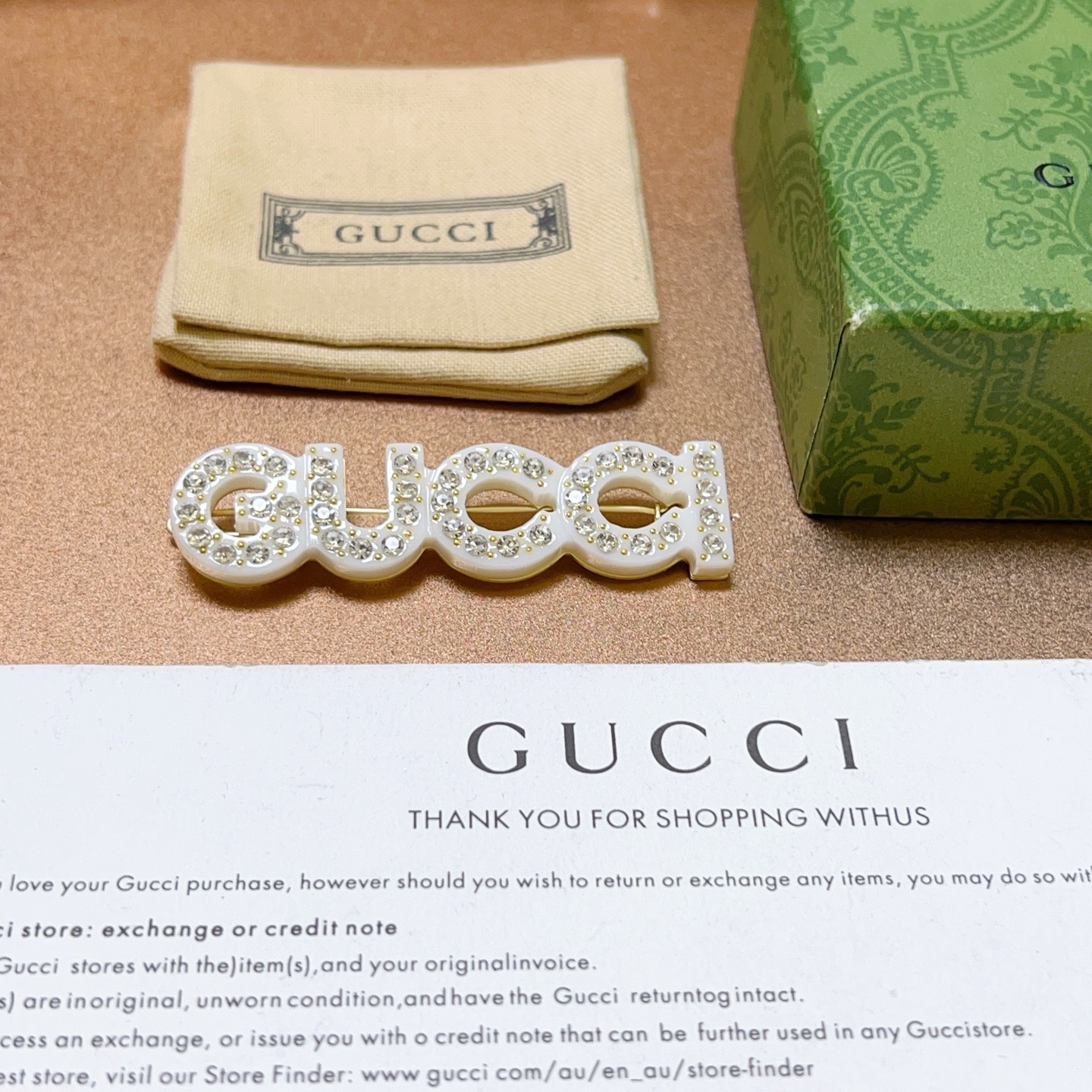 “Stylish GUCCI Accessories Showcased by T.A. Celebrities: Elegance and Fashion” - 图片 2