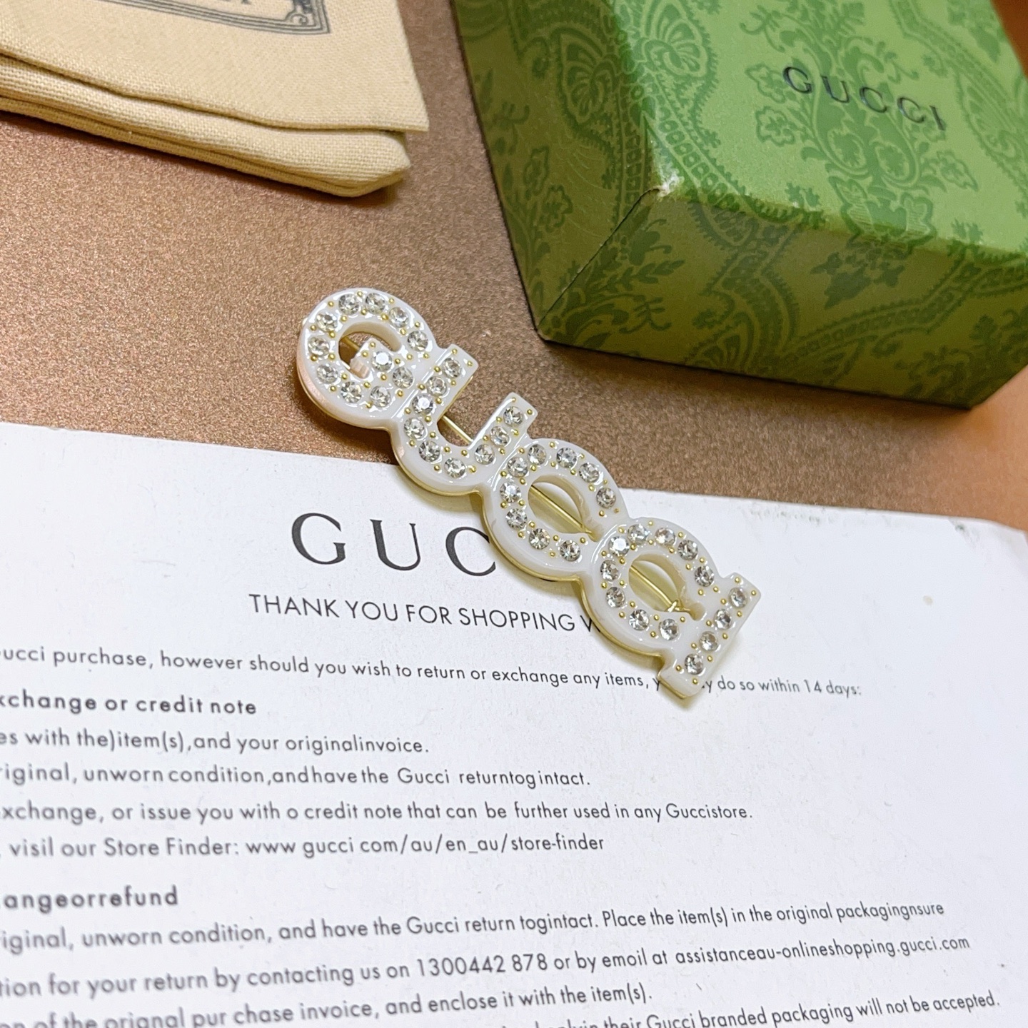 “Stylish GUCCI Accessories Showcased by T.A. Celebrities: Elegance and Fashion” - 图片 3