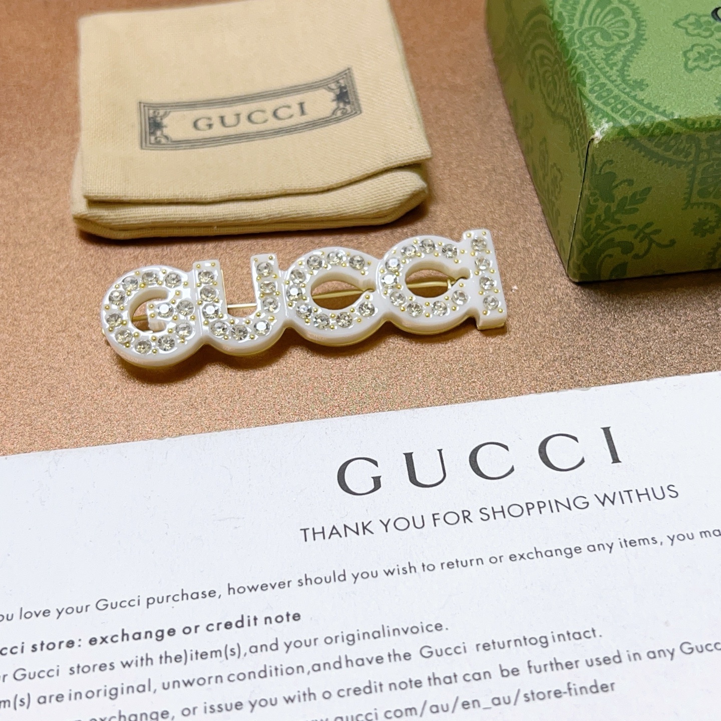 “Stylish GUCCI Accessories Showcased by T.A. Celebrities: Elegance and Fashion” - 图片 6