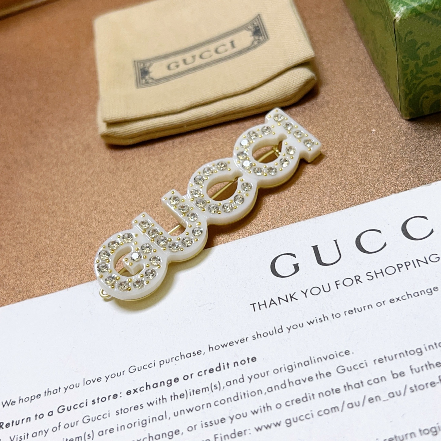 “Stylish GUCCI Accessories Showcased by T.A. Celebrities: Elegance and Fashion” - 图片 4