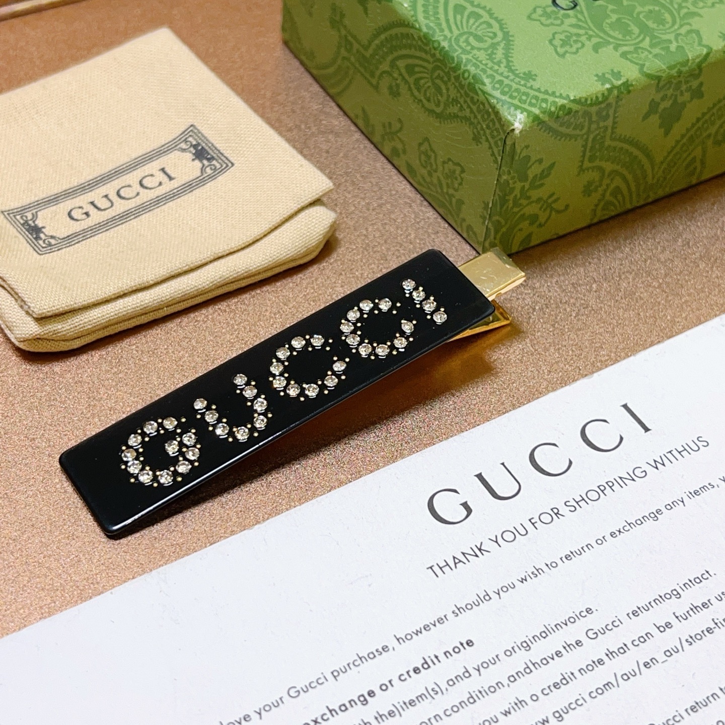 “138. Gucchi with GUCCI Aclikles: Fashionable Resins and Crystals on Display” - 图片 1