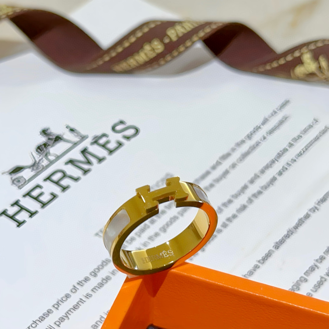 NO:104992,Hermes ring classic, high-end, atmospheric, high-end, pig nose, the most attractive classic Hermes ring, V gold material, 18k gold electroplated, with logo, rose gold, super nice number 5- 6-7-8-9# Hermes ring, jewelry boutique, hermes,ring19860909批.爱马仕戒指经典 高端大气上档次 猪鼻子 戒指最容易吸引人的经典爱马仕戒指 款 V金材质 18k金电镀 带logo 玫瑰金 超 nice码数5- 6-7-8-9# 爱马仕戒指,饰品精品,hermes,ring,Jewelry