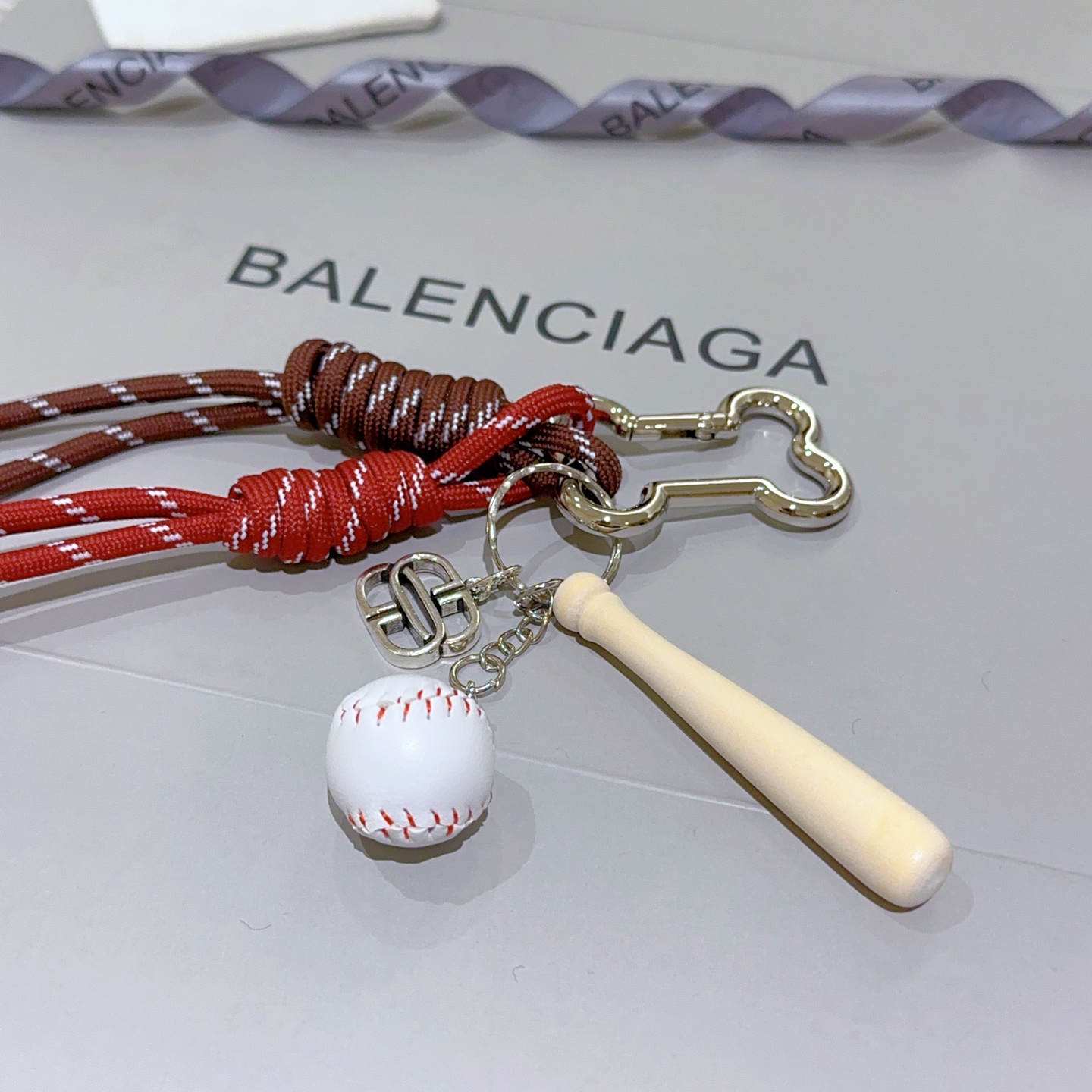 “New Paris Family Bag Key Button Series with Classic Joint Design” - 图片 3