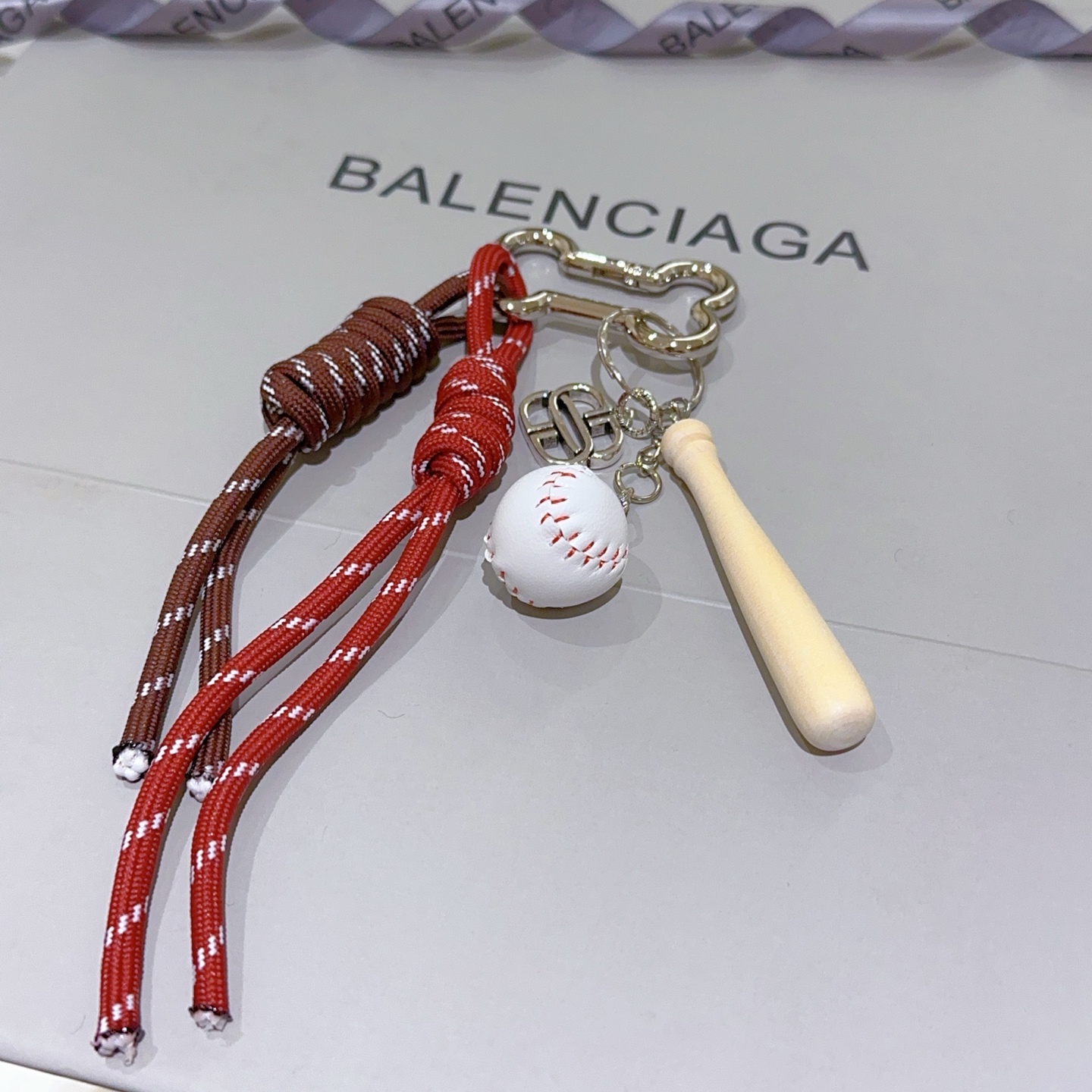 “New Paris Family Bag Key Button Series with Classic Joint Design” - 图片 1