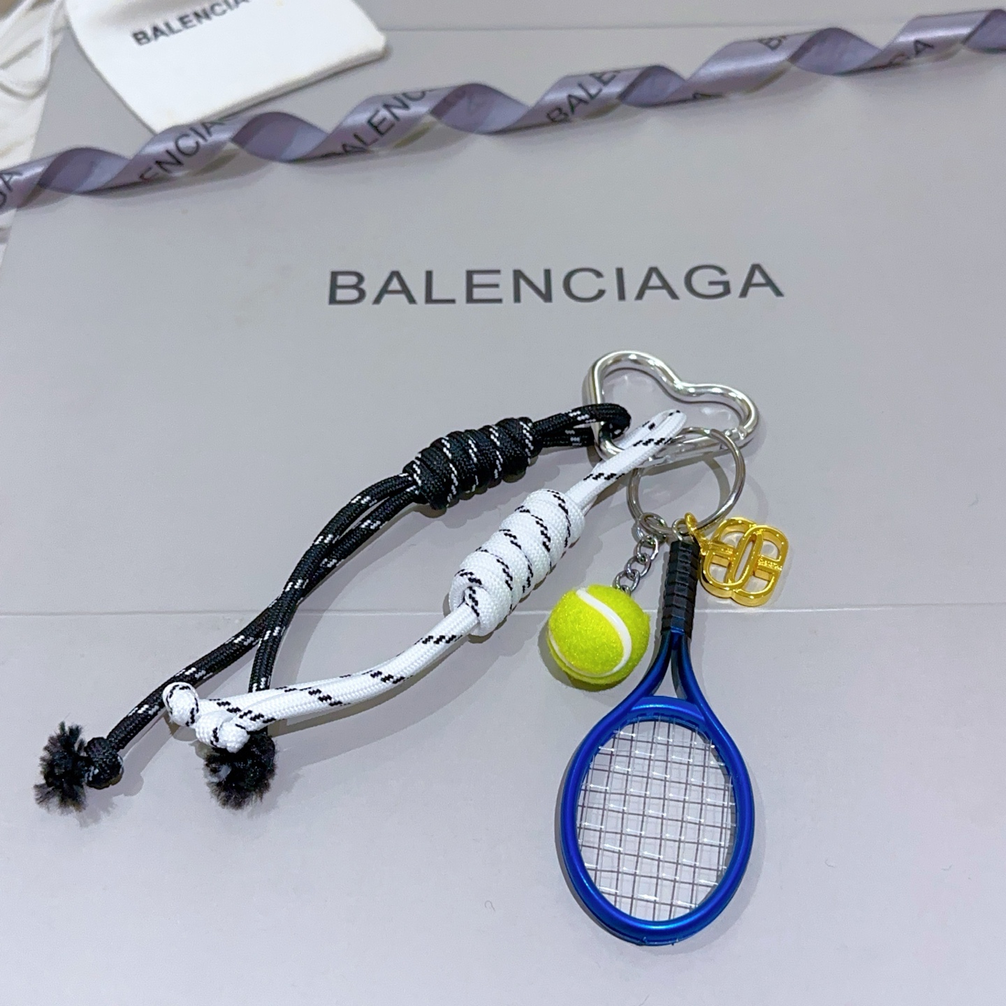 New Paris Family Bag Key Button Series with Classic Design Released - 图片 5