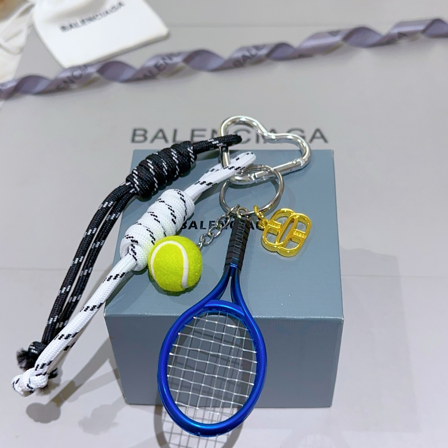 New Paris Family Bag Key Button Series with Classic Design Released - 图片 4