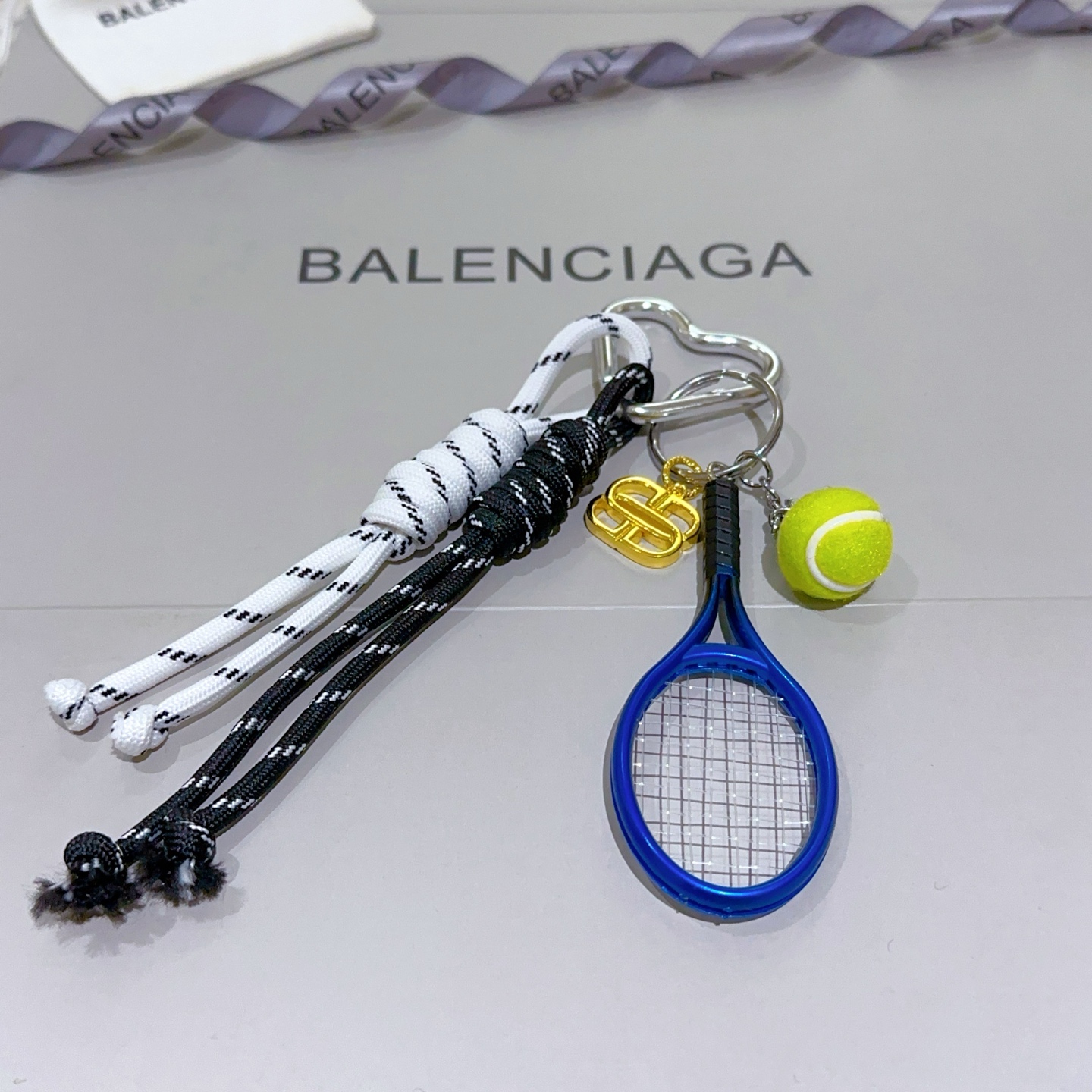 New Paris Family Bag Key Button Series with Classic Design Released