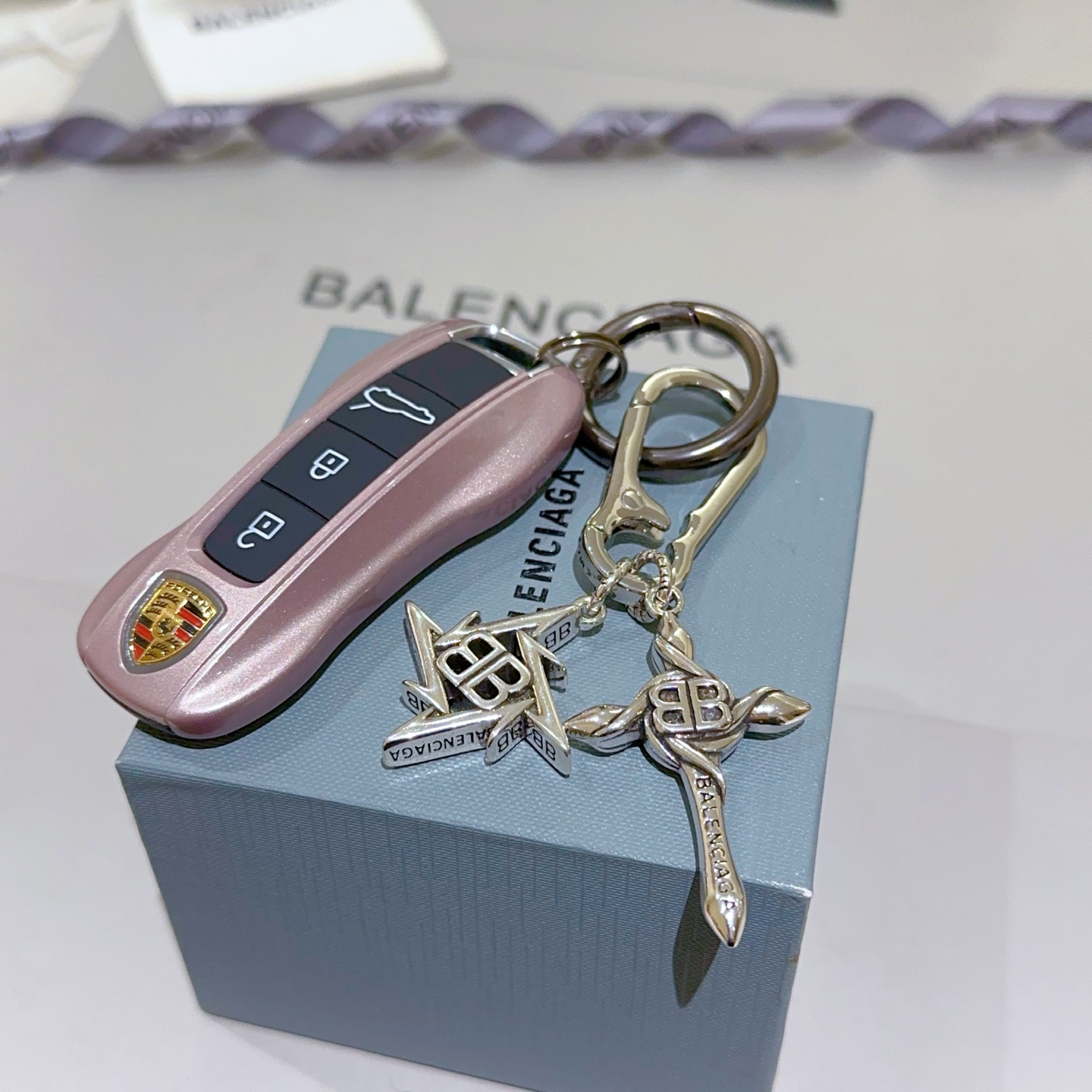 New Paris Family Bag Key Button Series with Classic Joint Design. - 图片 2