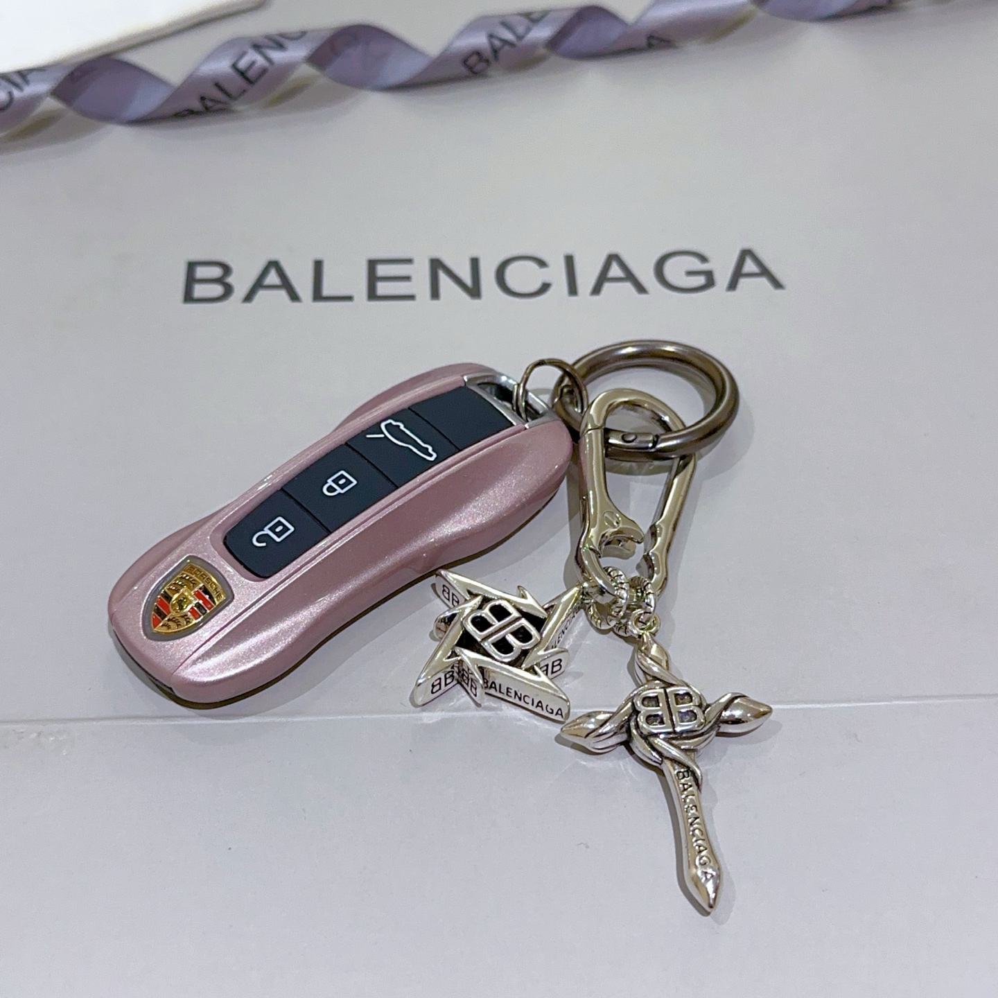 New Paris Family Bag Key Button Series with Classic Joint Design. - 图片 5