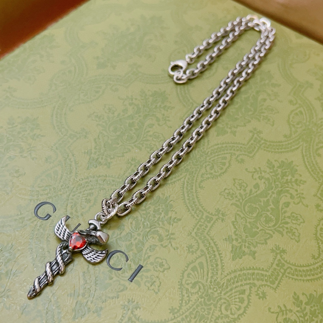 NO:104996,Comment. No explosion or release. The new model of Gucci official website is updated simultaneously. The first choice for Douyin Internet celebrities to sell goods. New necklace Gucci necklace latest style. The chain is higher. Celebrity. The same style. Anger Forest series double g Gucci necklace customized necklace. Details are used to treat the version. Non-market glossy style. This model has been released. Gucci is very easy to match. Good accessories, gucci, necklace.19860909批. 不爆不发 古驰官网新款同步更新 抖音带货网红首选 新品项链古驰项链最新款链条档次更高明星同款Anger Forest系列双g古驰项链定制项链 细节对版做旧处理 非市面亮面版型 这款一直在出 古驰里面热卖款 非常好搭配,饰品精品,gucci,necklace,Jewelry