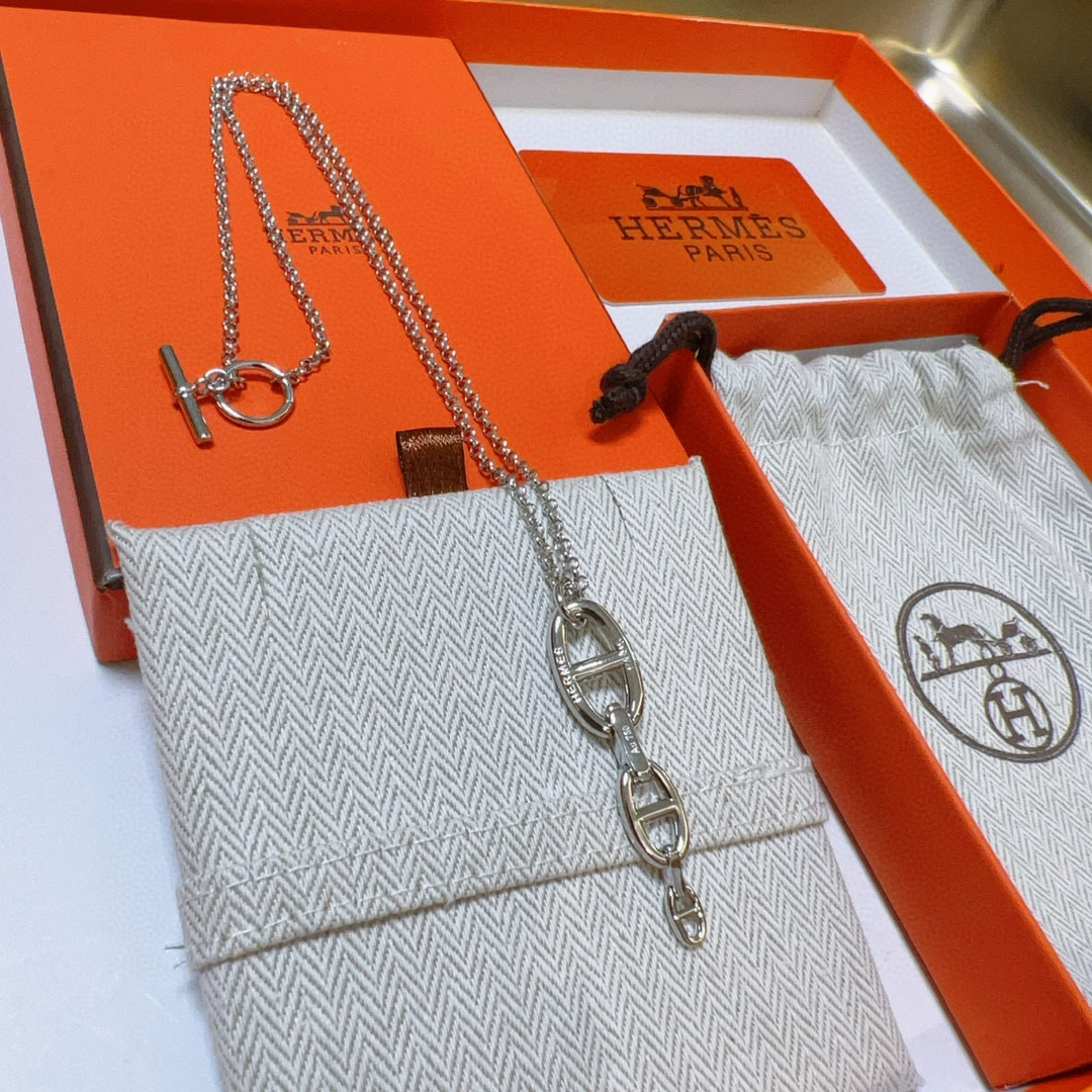 批80。🌀🌟HERMES  爱马仕项链 猪鼻子项链系列首饰 进口定制.高端链条经典搭配 新品 简单时尚🌟专柜一致 火爆款出货 设计独特 前卫 男女必备款！