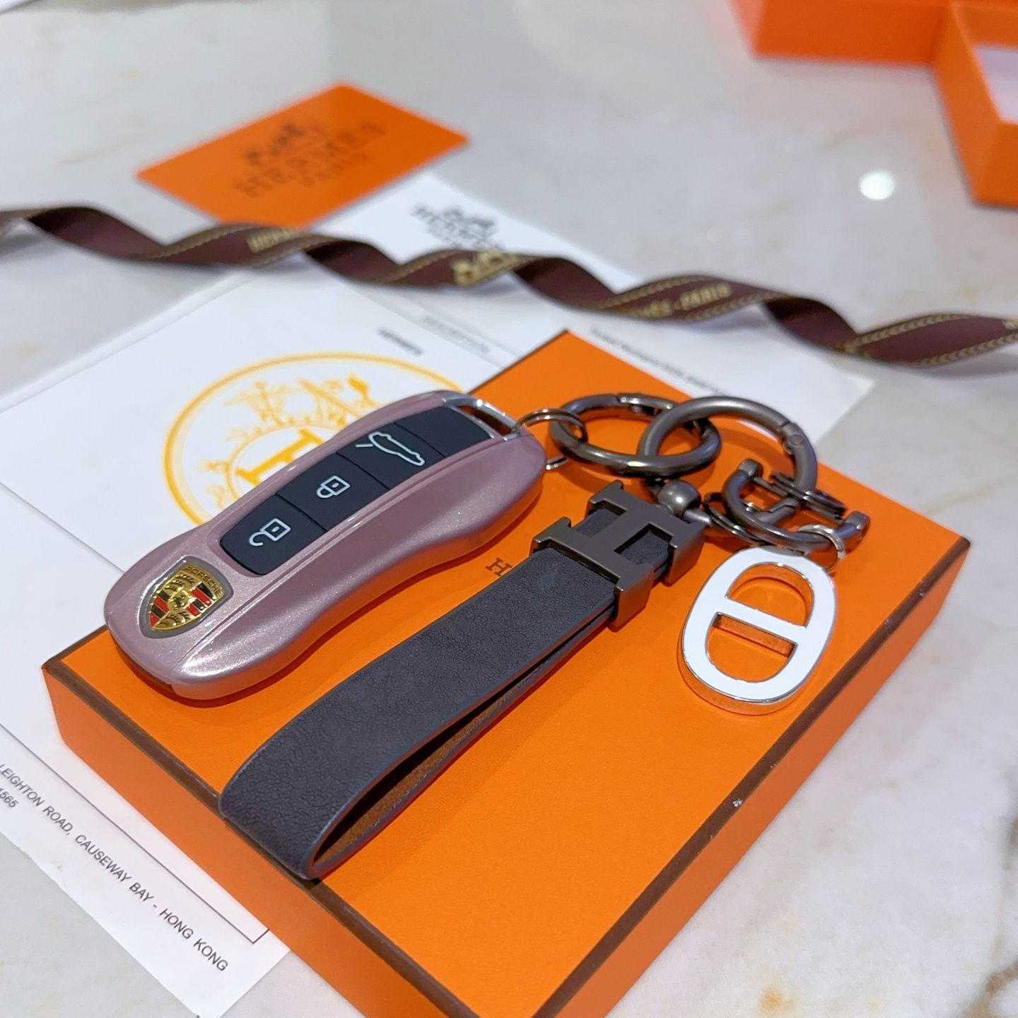 Luxurious Hermes Key Button in Platinum: Customized Elegance for All Genders - 图片 3