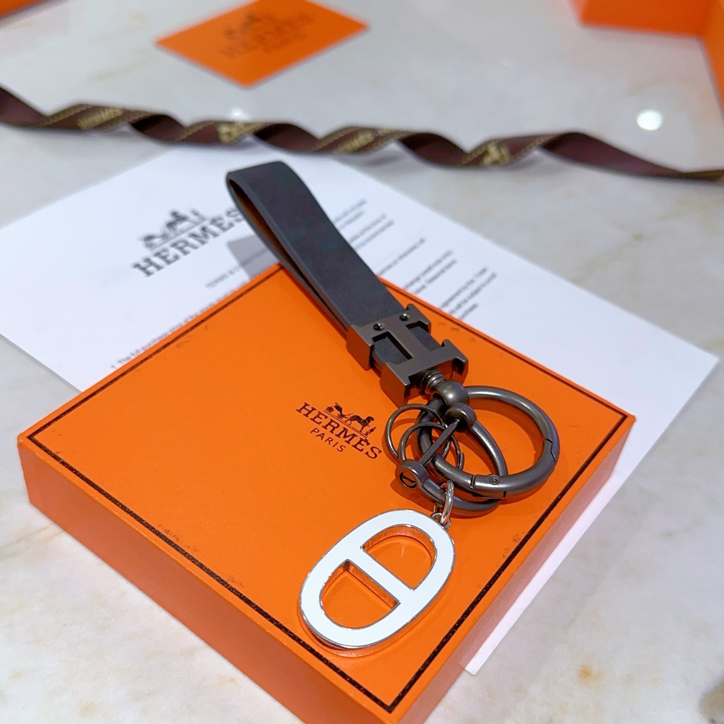 Luxurious Hermes Key Button in Platinum: Customized Elegance for All Genders - 图片 5