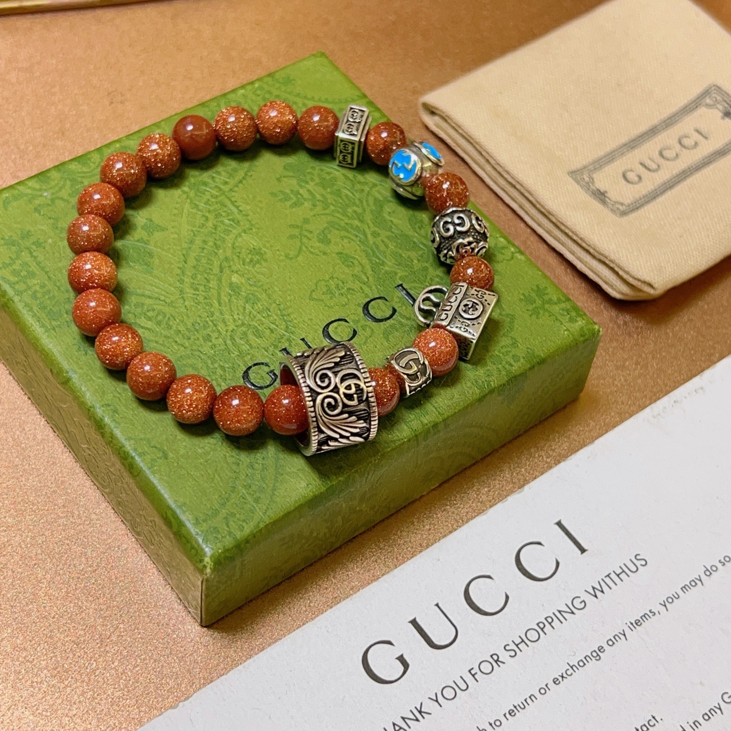 NO:104950,. The latest 2025 homemade version of Sands and Stone Bracelet, identify the details, exclusive high quality, the latest classic model of Gucci bracelet, exquisite, regardless of style or texture, is absolutely top feel. Just take a look and you will understand it. Super nice. The best choice for matching clothes, a must-have artifact for men and women. The number of 16 to 24 cm, the quality of jewelry, gucci, gucci, bracelet19860909批. 2025最新出炉土豪版金沙石手链 认准细节 独家高品质 Gucci古驰手链最新款的经典款 精致无论款式 质感 都是绝对的顶尖feel 只要看一眼就懂了超 nice 搭配衣服最佳的选择,男女同款必备神器 码数16到24公分,饰品精品,gucci,gucci,bracelet,Jewelry