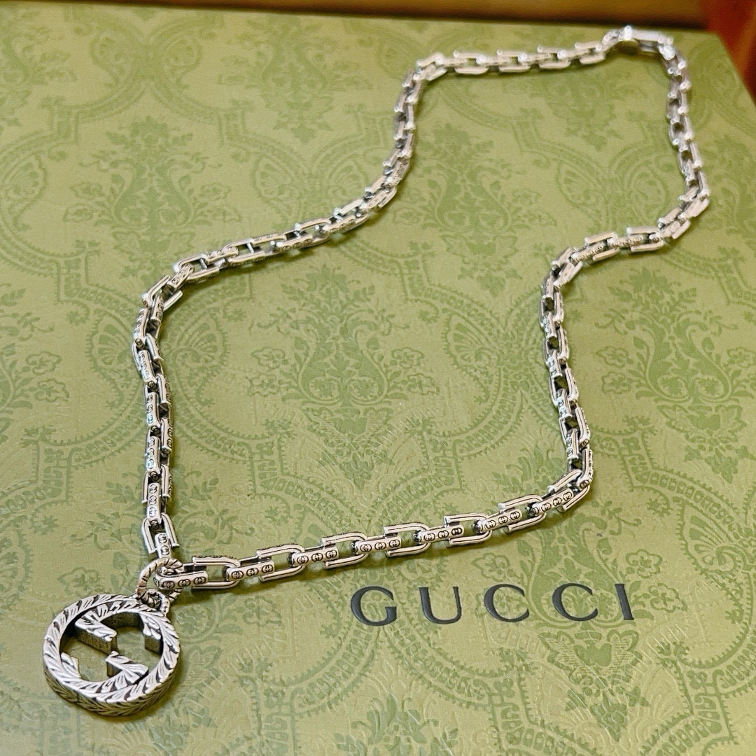NO:104962,Comment: Too handsome. Gucci Necklace 2025 latest chain grade is higher. Stars have the same classic style. Anger Forest series double G Gucci Necklace. Details are used to treat the version. Non-market glossy style. This model has been released. Gucci is very easy to match with trendy clothes, jewelry quality, gucci, necklace19860909批 太帅啦 古驰项链2025最新款链条档次更高明星同款经典款Anger Forest系列双G古驰项链 细节对版做旧处理 非市面亮面版型 这款一直在出 古驰里面热卖款 非常好搭配潮流衣服,饰品精品,gucci,necklace,Jewelry