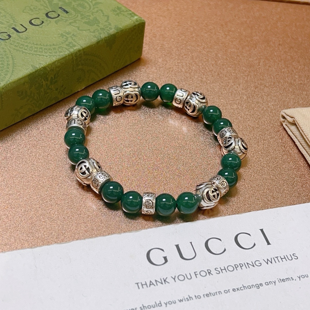 NO:104968,Buy Gucci bracelets are the same as men and women. The latest natural green agate bracelets are higher in grade. Stars are the same as Anger Forest series double g green agate crystal bracelet. Size: 16-24 cm. Details are used to treat the old version. Non-market bright version. This one is always being made on the market. Gucci is popular in the hot-selling model. Very easy to match clothes, fine accessories, gucci, bracelet19860909批 古驰手链男女同款 最新款天然绿玛瑙手链档次更高明星同款Anger Forest系列双g绿玛瑙水晶手链 尺寸:16-24厘米 细节对版做旧处理 非市面亮面版型 非市面普通做这款一直在出 古驰里面热卖款 非常好搭配衣服,饰品精品,gucci,bracelet,Jewelry
