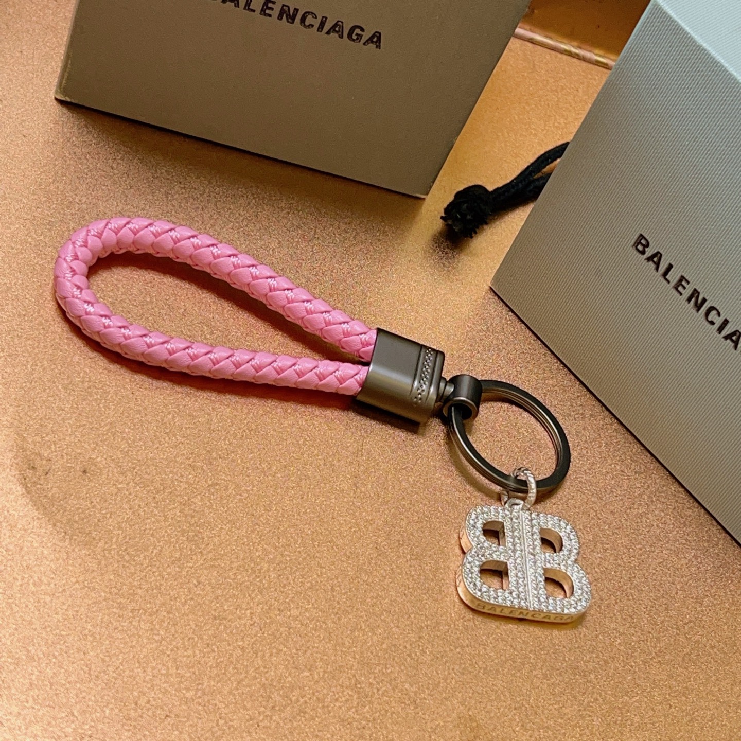 “Paris Family Key Button Series: 168 New Items with Classic Joint Design” - 图片 6