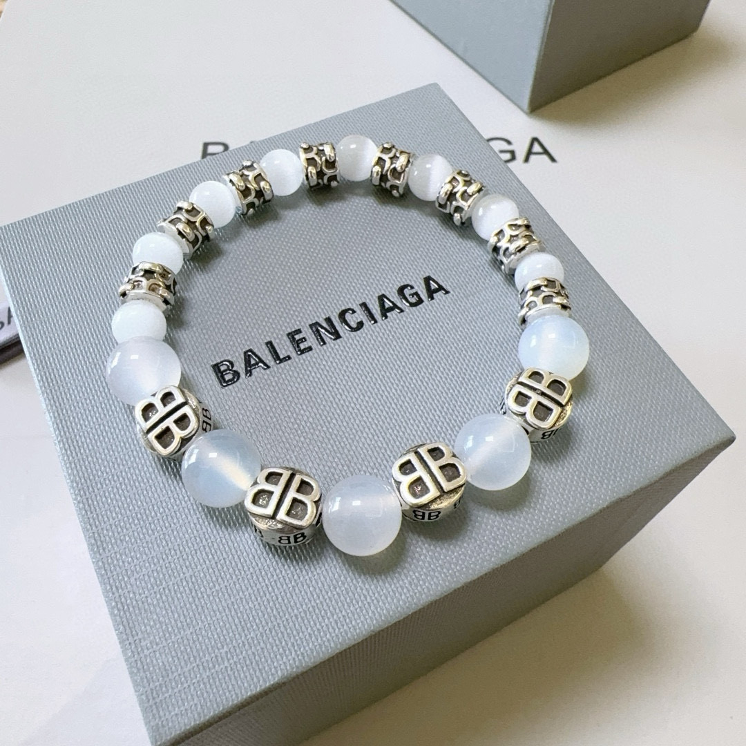 “Paris Family Bracelets: 252 Editions for Men and Women, Retro Style and Original Designs” - 图片 1